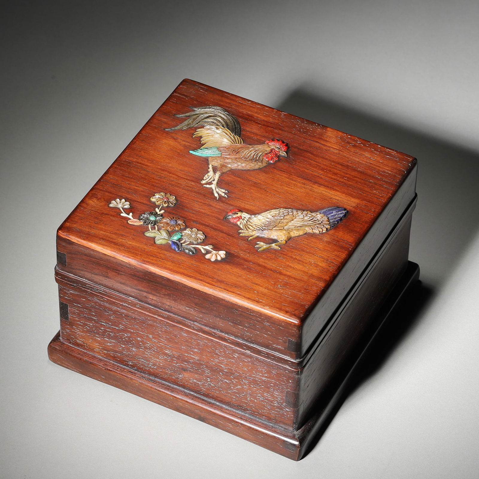 Qing Dynasty Qianlong Period, Huanghuali Square Box with Hundred Treasures Inlay of "Official: A fine Qianlong-period box crafted from huanghuali wood, the lid features a "hundred treasures" inlay of two chickens and flowers, symbolizing "official promotion". Its warm grain and exquisite