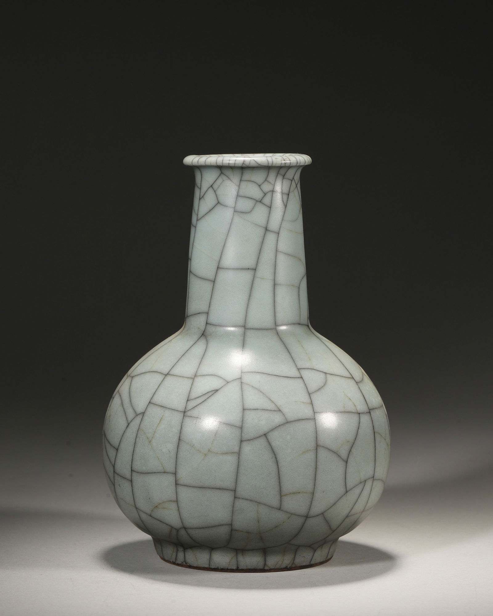 Song dynasty ge kiln celadon crackle glazed garlic-mouth vase (1 of 5)