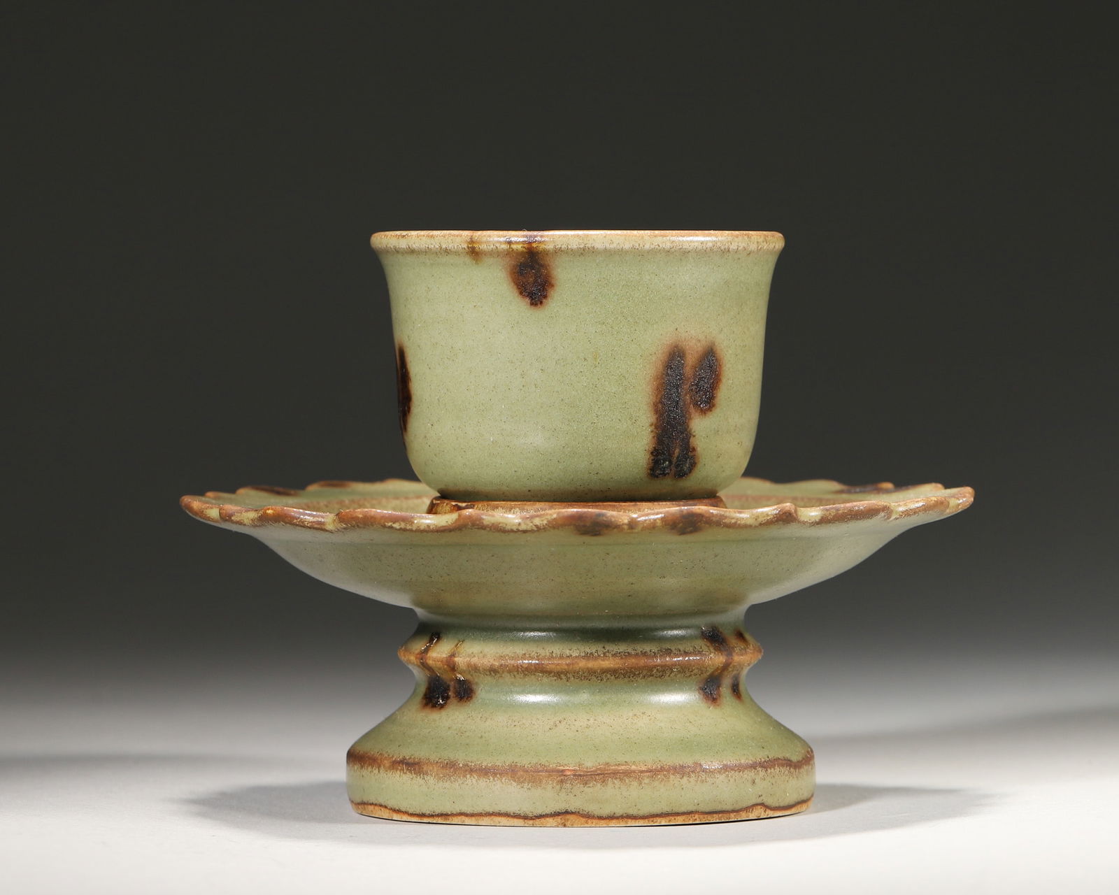 Song dynasty longquan kiln celadon cup stand with brown splashes (1 of 7)