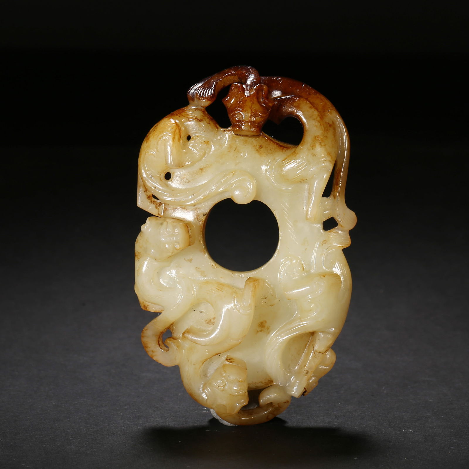 Han dynasty, hetian jade shield-form pendant (xing pei) with openwork chi-dragon pattern and red: This hetian jade shield-form pendant from the han dynasty features dynamic multi-layered openwork chi-dragons and rich natural red patina. Exquisitely crafted, it represents a high-ranking han accesso