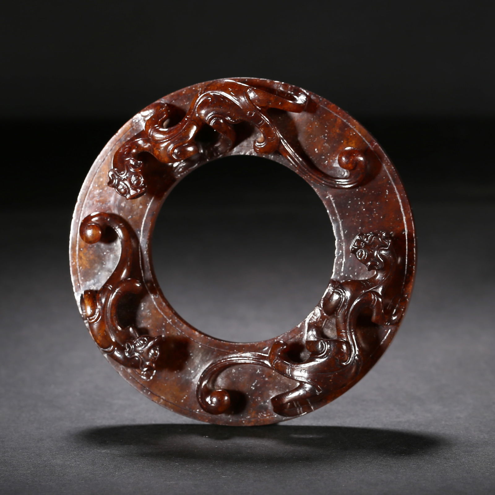 Han dynasty, hetian jade ring with high-relief chi-dragon pattern (1 of 2)