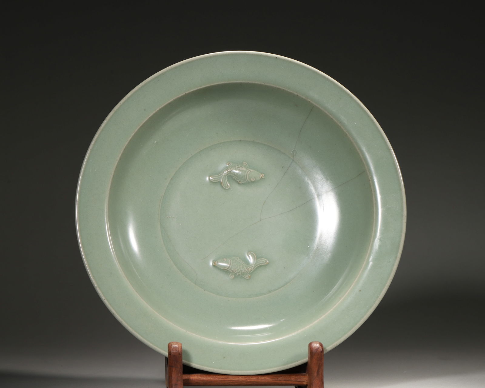 Song dynasty longquan kiln celadon plate with double-fish motifs (1 of 6)