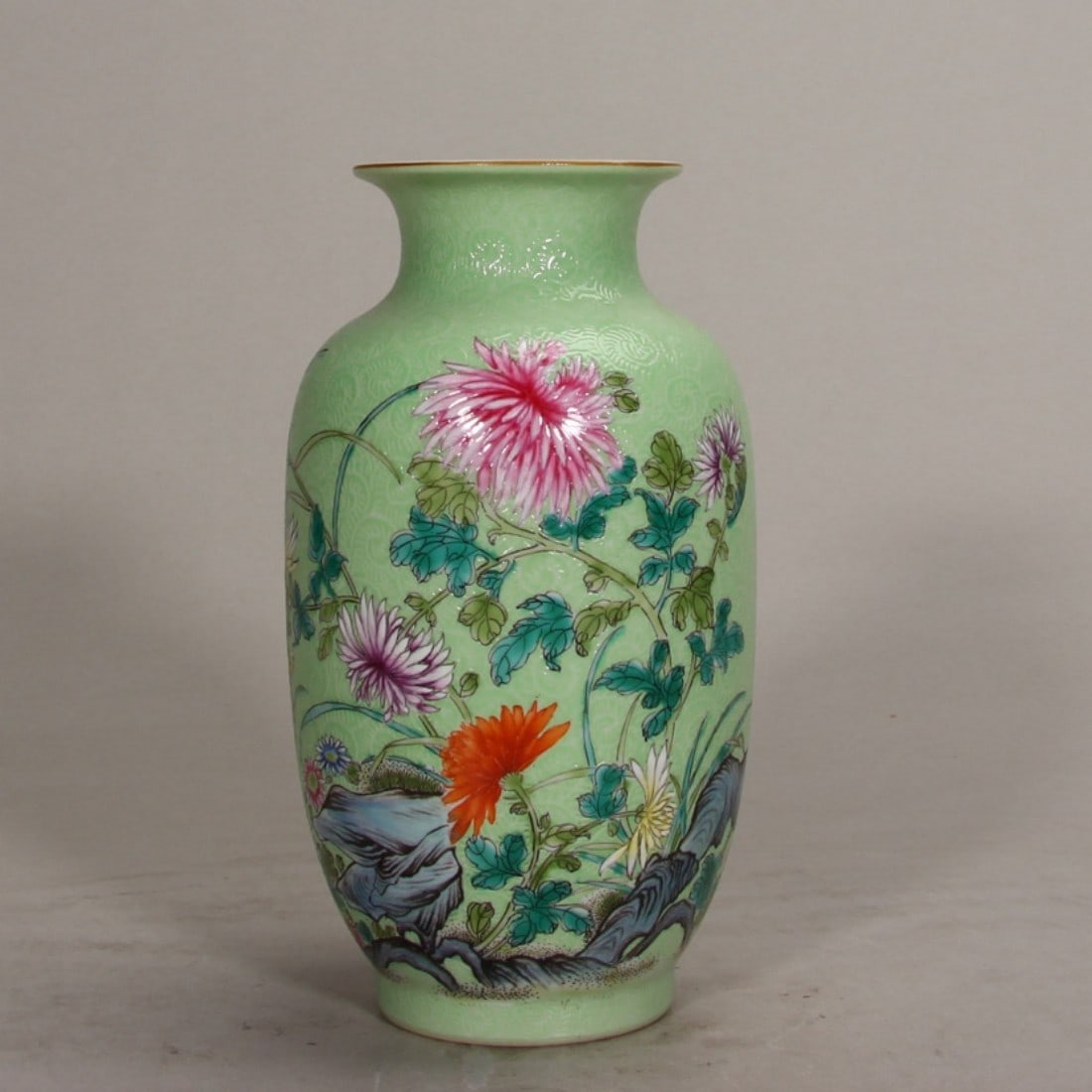 Qing dynasty qianlong period, famille-rose lantern vase with rolled-ground and floral design (1 of 10)
