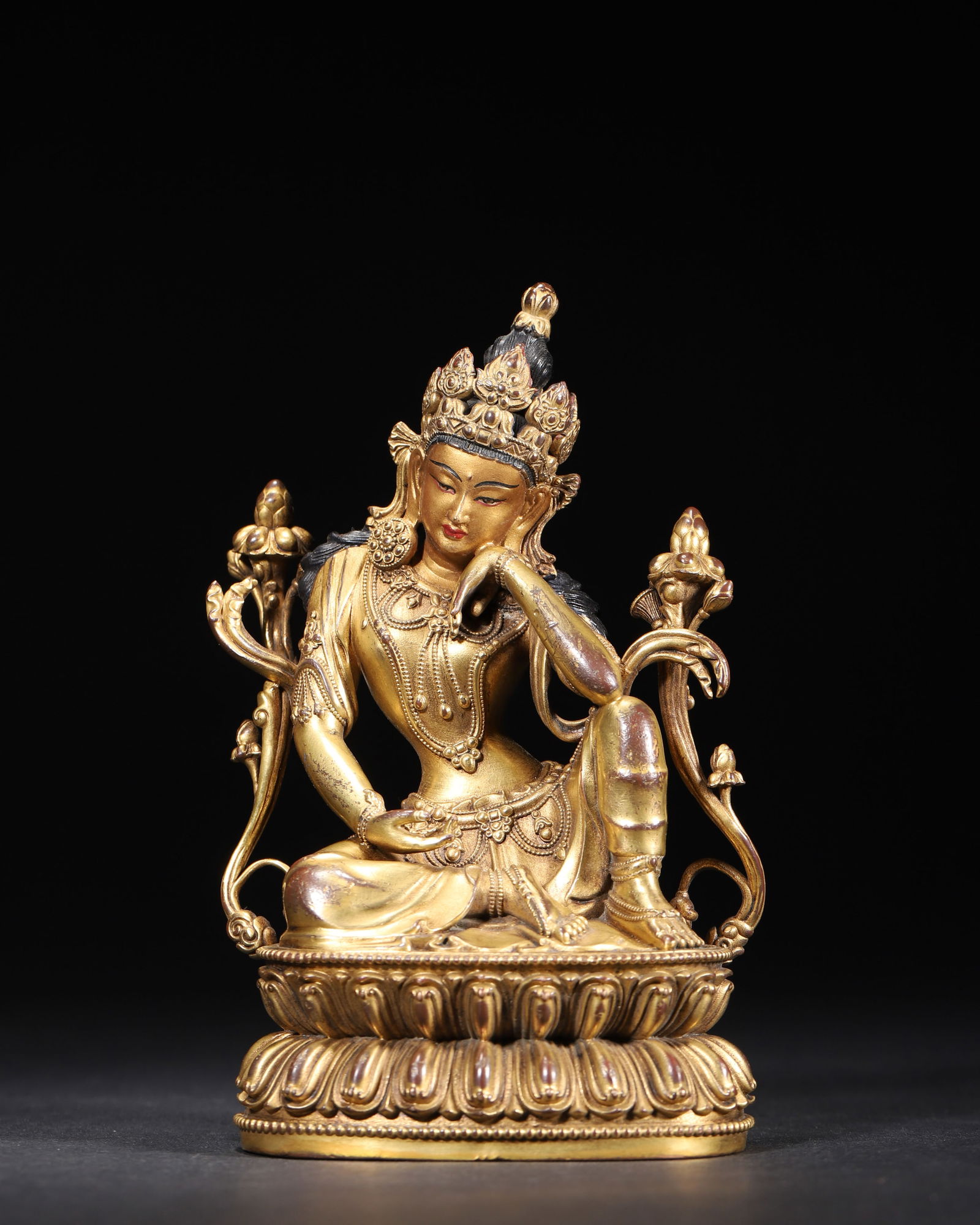 Qing dynasty gilt bronze seated statue of avalokite?vara in contemplation (1 of 7)
