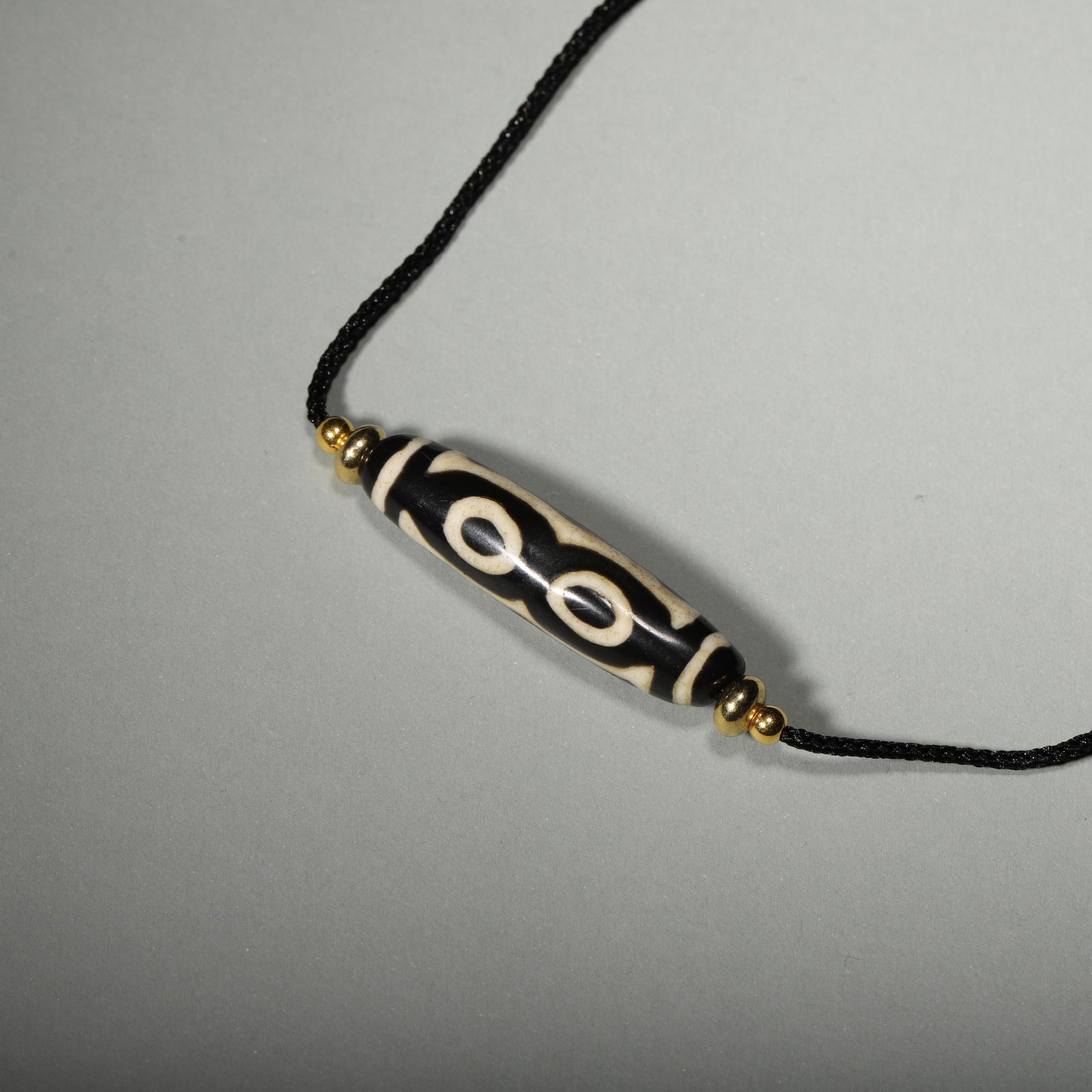 Tang dynasty, agate dzi bead necklace (1 of 6)