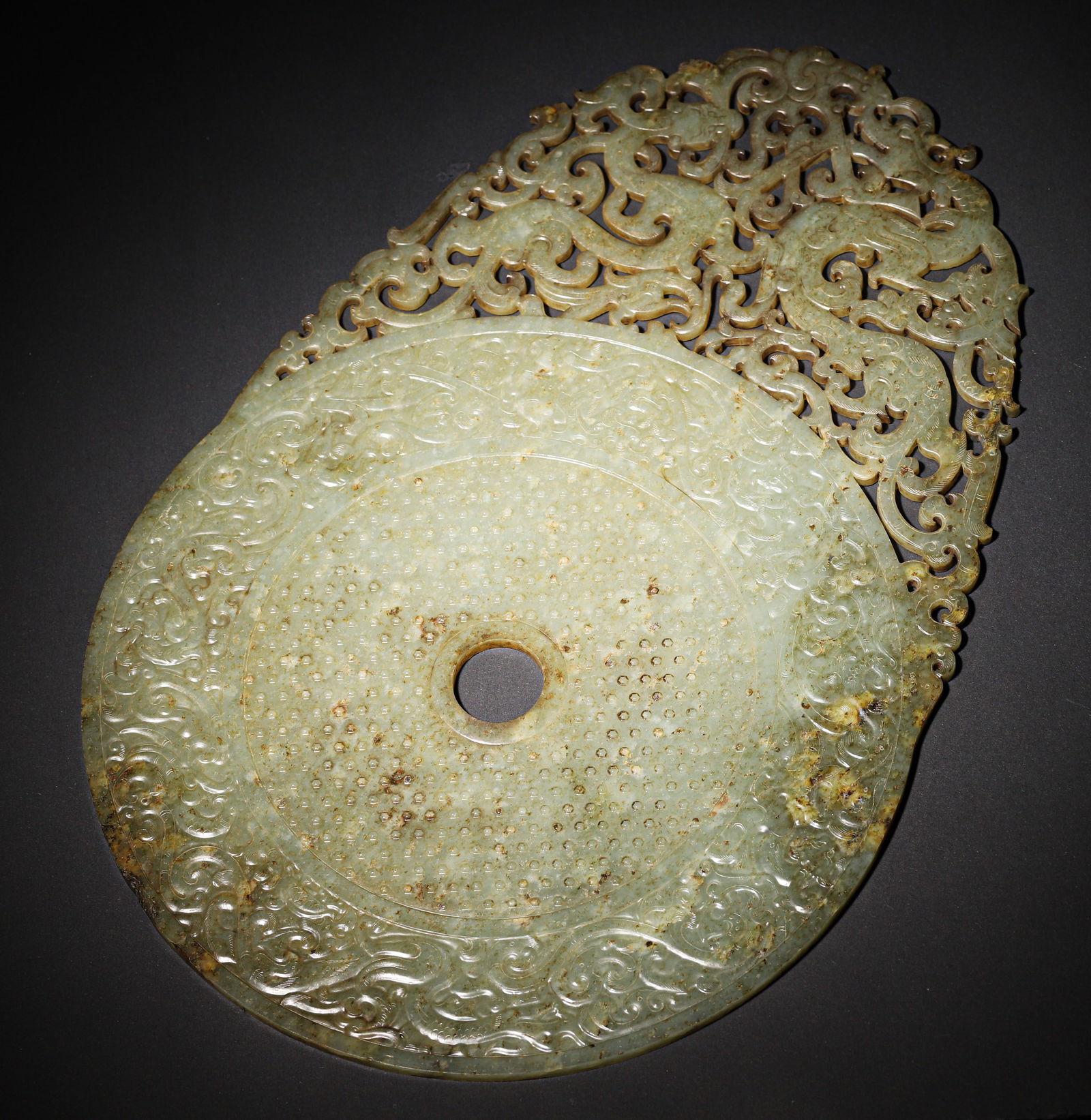 Han dynasty jade bi with grain & openwork chi-dragon protruding design (1 of 14)
