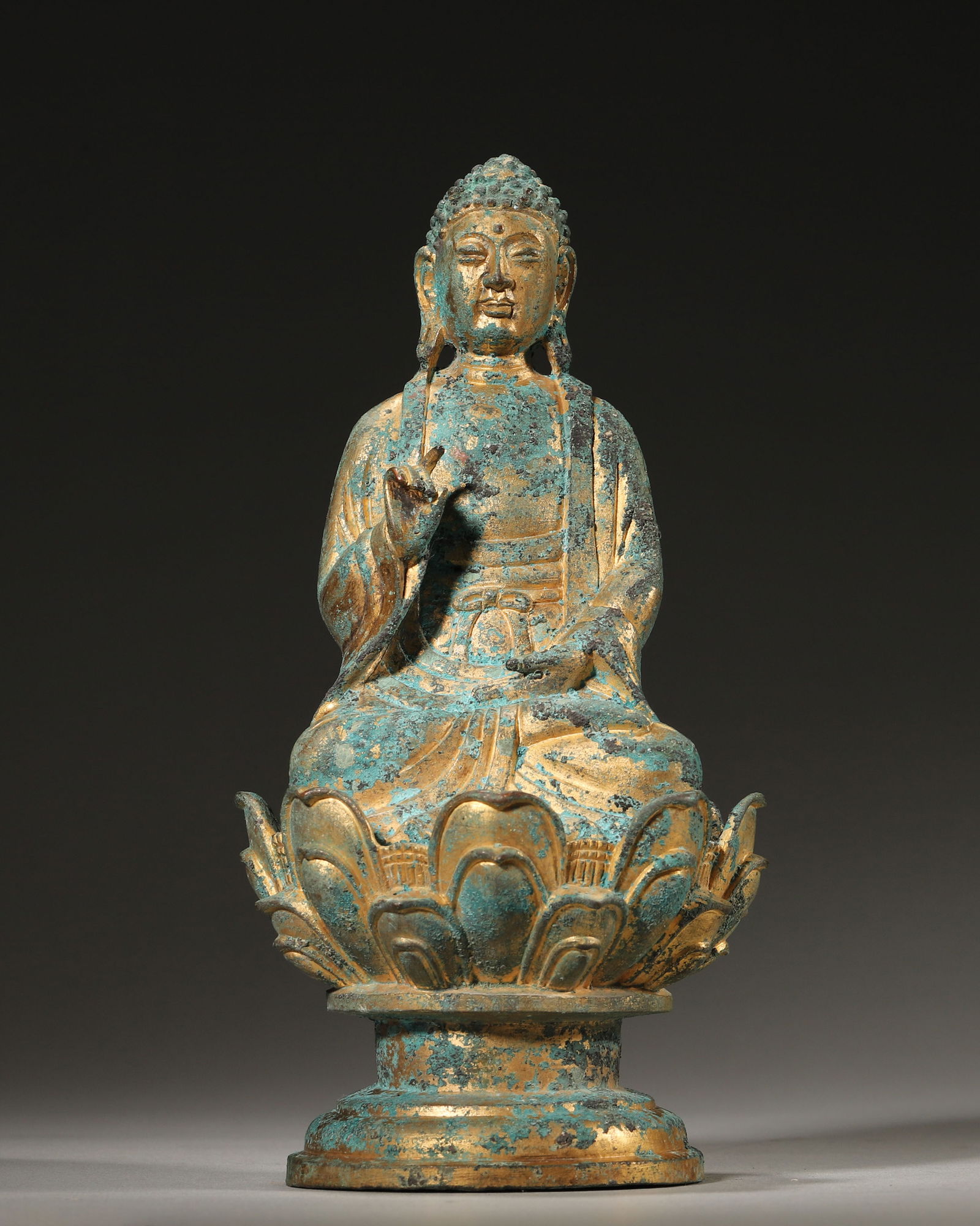 Tang dynasty gilt-bronze seated sakyamuni buddha statue: A rare tang gilt-bronze sakyamuni: exquisite gilding, gentle features, neat robes & lotus base. Merging tang sculptural art & buddhist culture—a rare relic of tang religious art, highly valuable.Hei