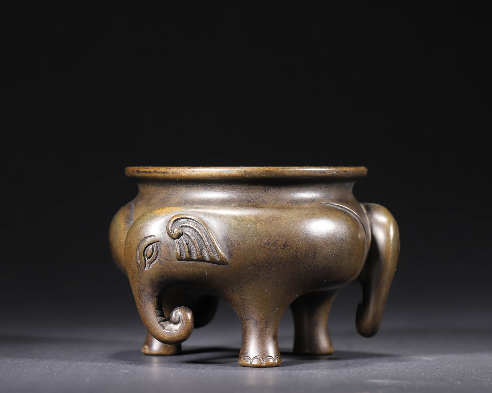 Ming xuande copper censer with elephant feet (1 of 6)