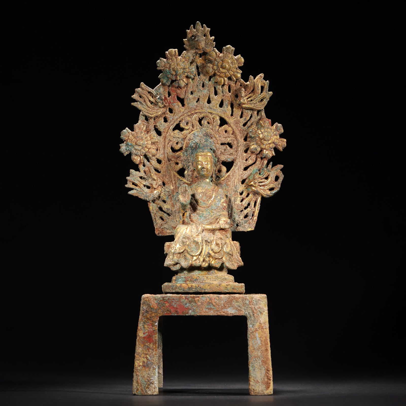 Northern dynasties gilt bronze seated buddha statue: Northern dynasties gilt bronze seated buddha, with openwork halo decorated with floral patterns. Its solemn posture and exquisite gilding make it a representative work of the “slender bone & clear i