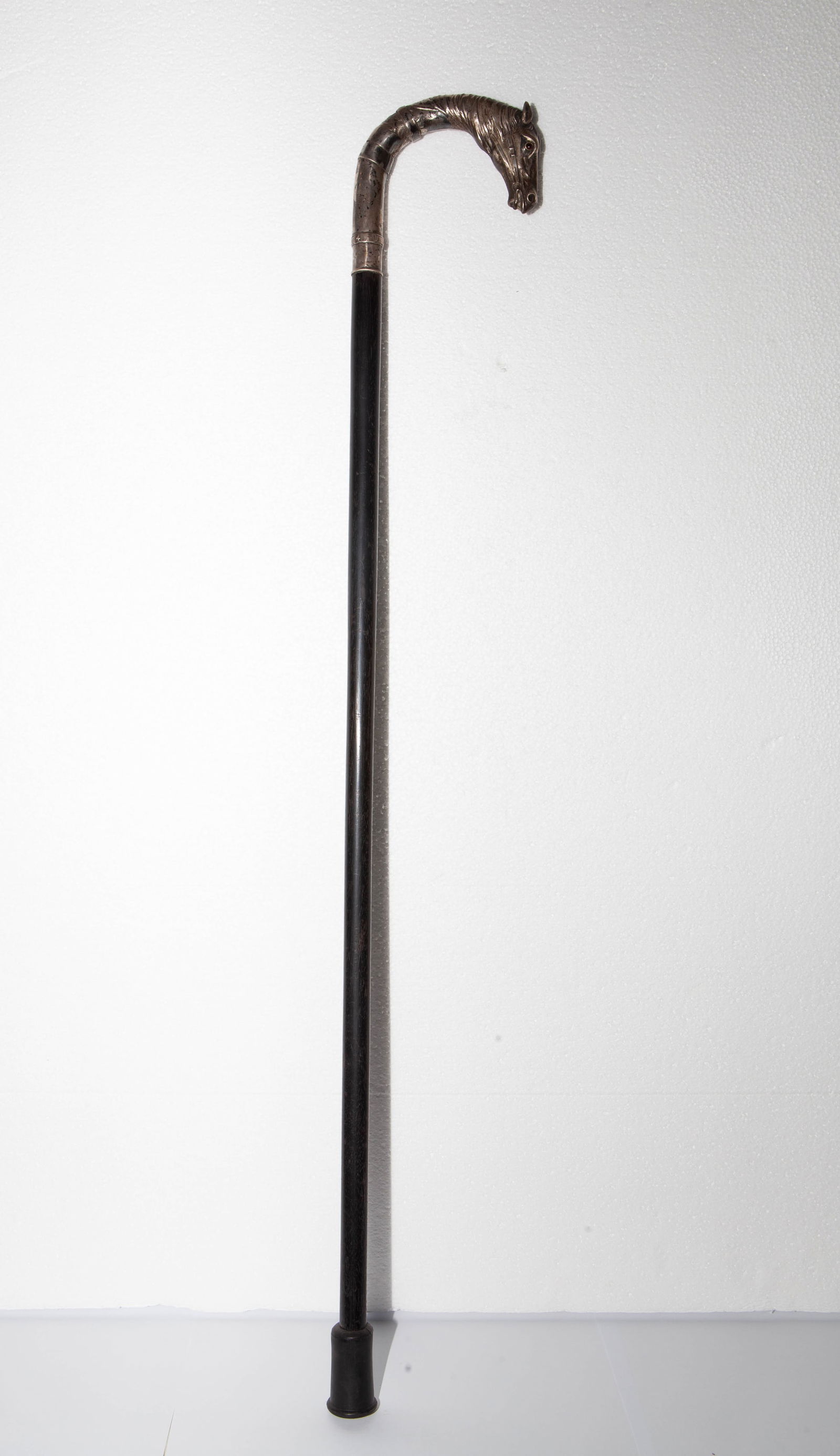 A NEOCLASSICAL-STYLE SILVER HORSE-HEAD HARDWOOD WALKING CANE, DESIGNED AND CRAFTED IN 1920 (1 of 6)