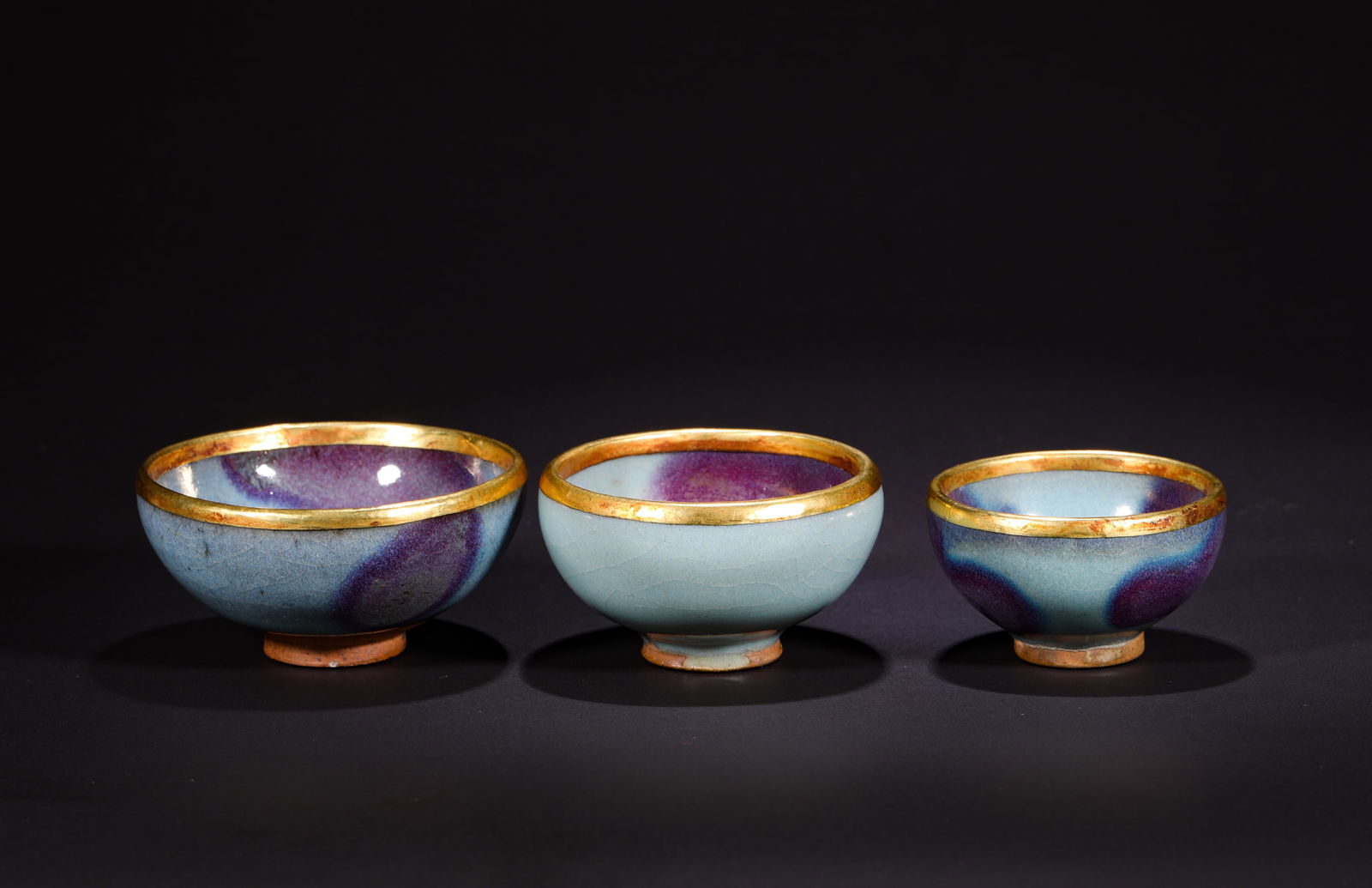 SONG DYNASTY, JUN KILN SKY BLUE GLAZED PURPLE-SPOTTED GOLD-MOUTHED TEA BOWL: H:4cmD:8.3cmThis is a set of Song Dynasty Jun kiln sky blue glazed purple-spotted gold-rimmed tea cups, which are typical representatives of Jun Kiln kiln-changed glazed porcelain.