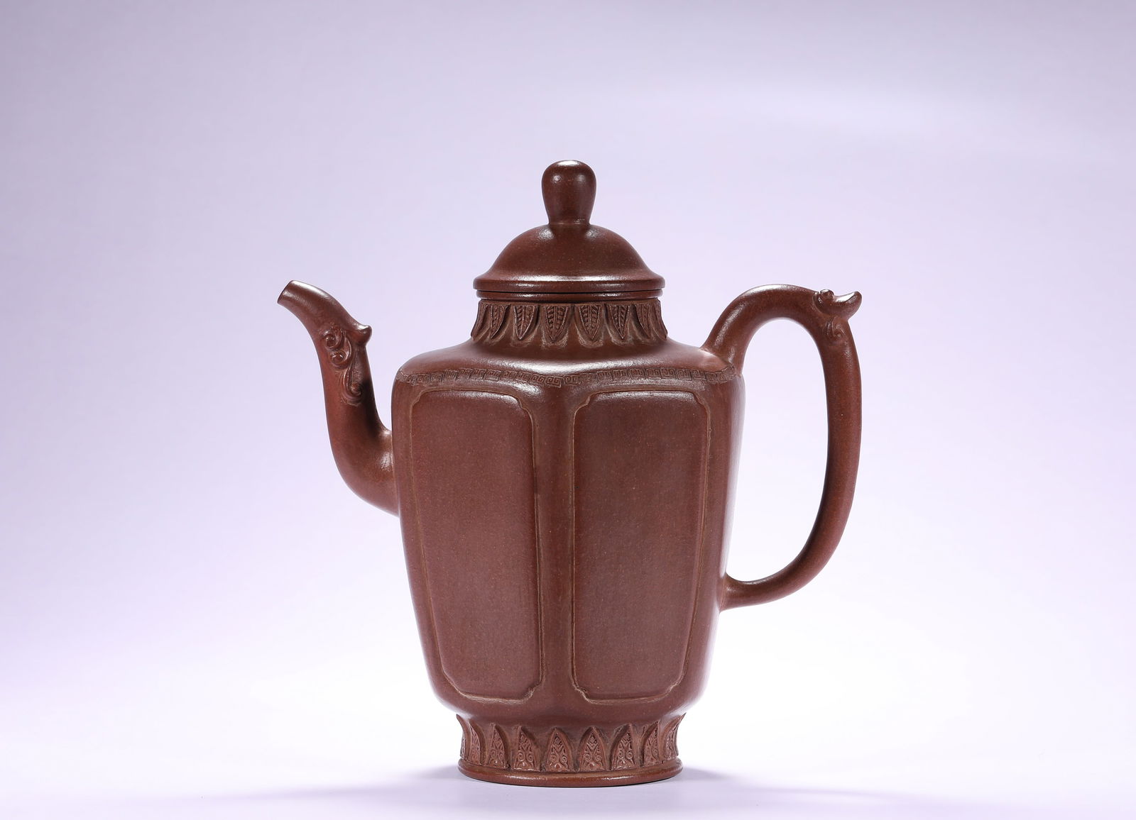 A PURPLE CLAY TEAPOT MADE BY EMPEROR KANGXI OF THE QING DYNASTY: H:20cmW:17.5cm