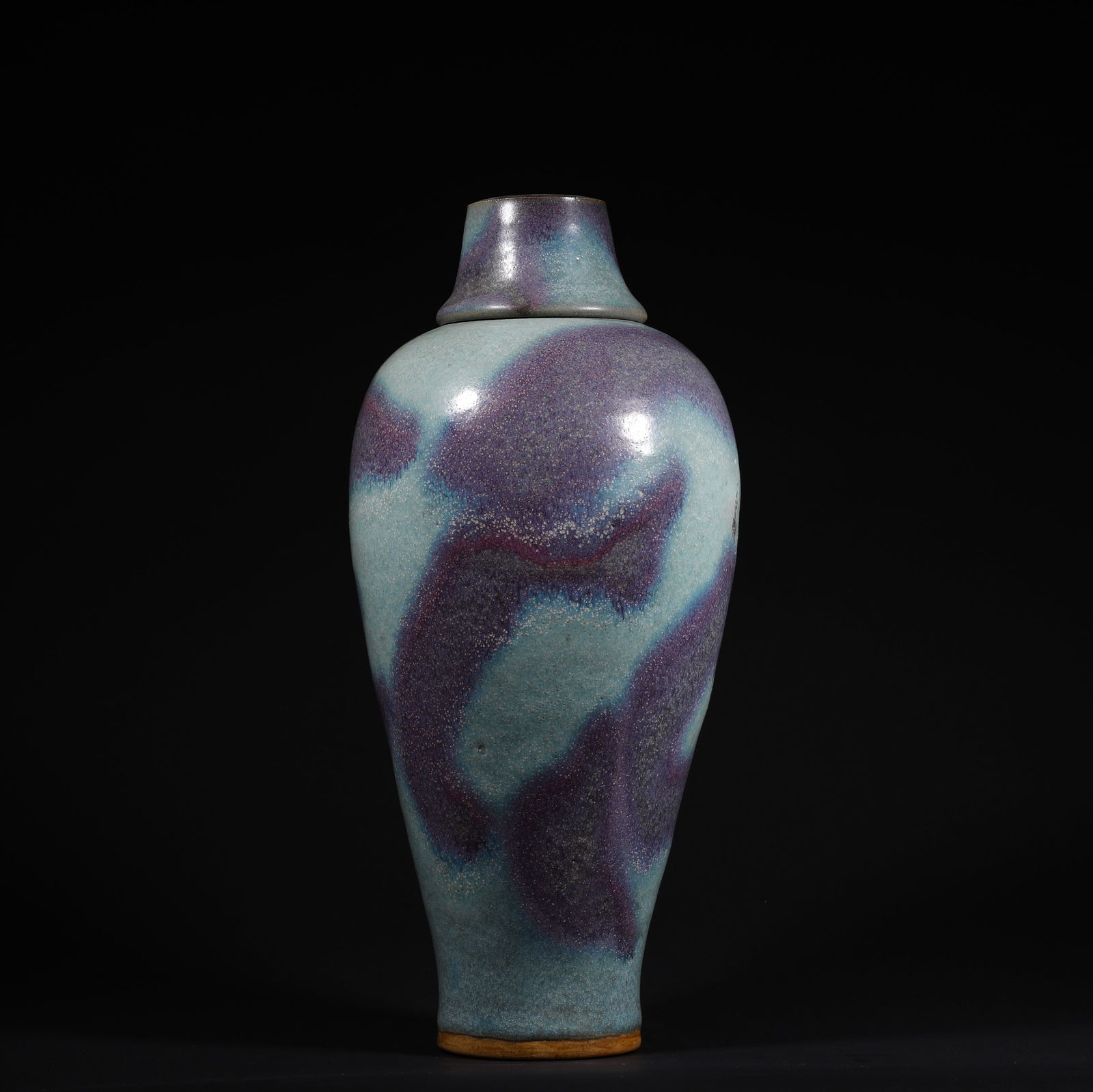 A JUN KILN WITH A LID FROM THE NORTHERN SONG DYNASTY (1 of 7)