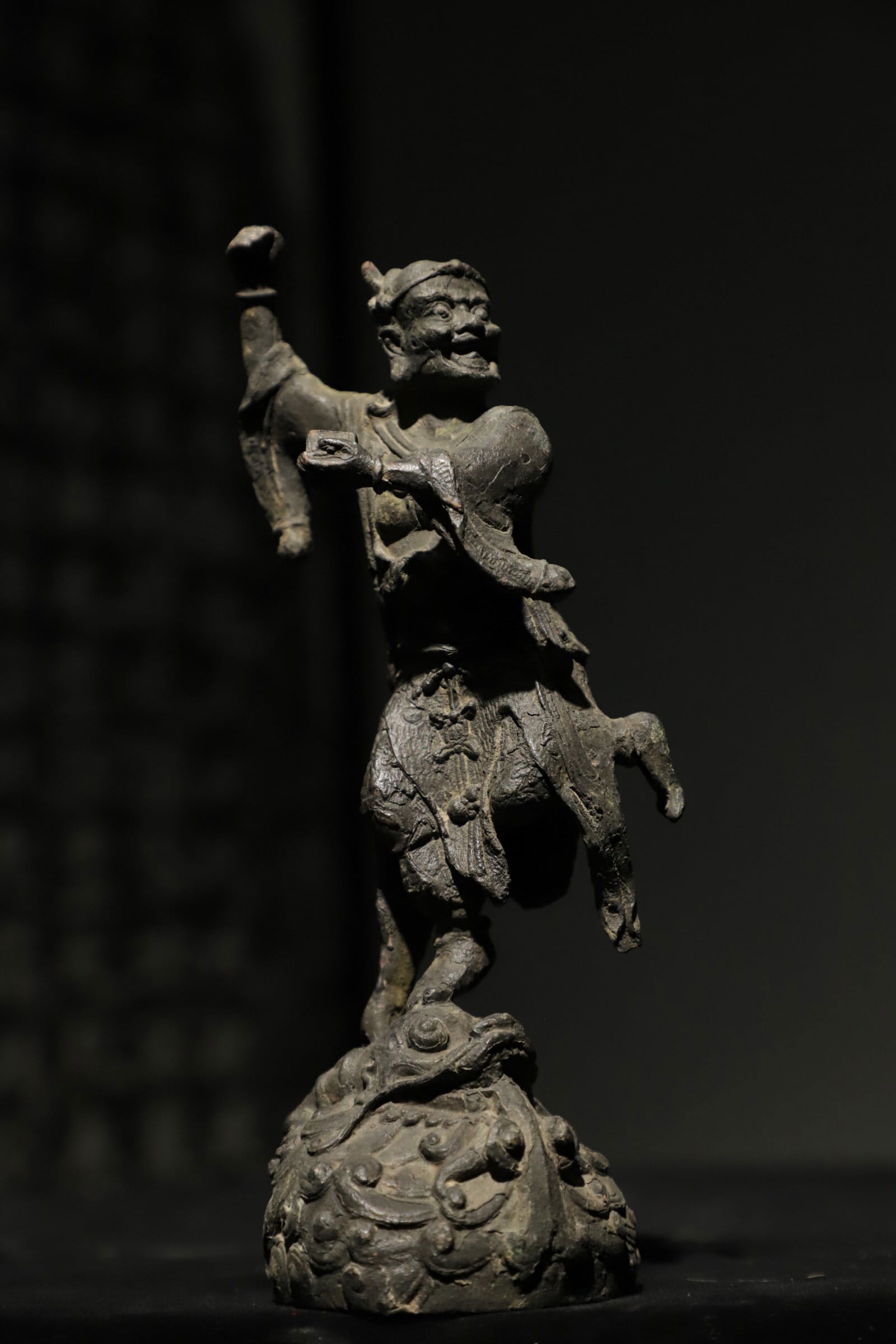 A BRONZE STATUE OF KUI STAR POINTING AT DOU FROM THE SONG DYNASTY: H:17.5cm