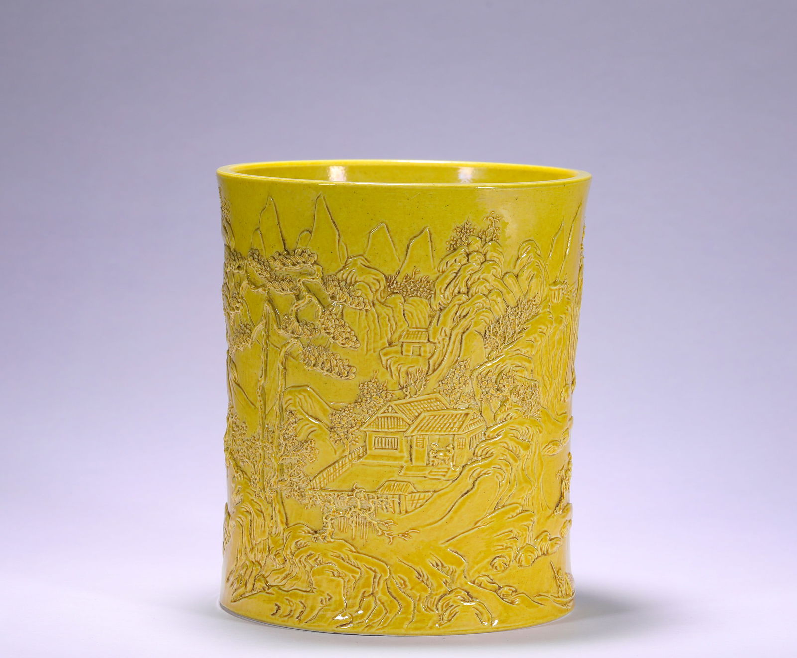 QING DYNASTY, QIANLONG PORCELAIN PEN HOLDER: H:14.3cmD:12.3cm