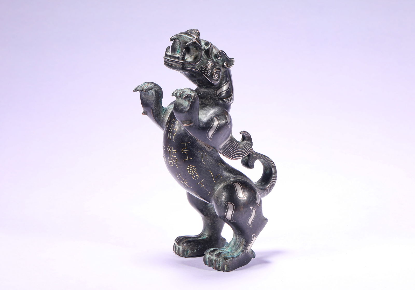 IN THE WARRING STATES PERIOD, COPPER INLAID WITH GOLD FOR RECORDING AUSPICIOUS BEASTS: H:16cmW:6cmWeight:610g