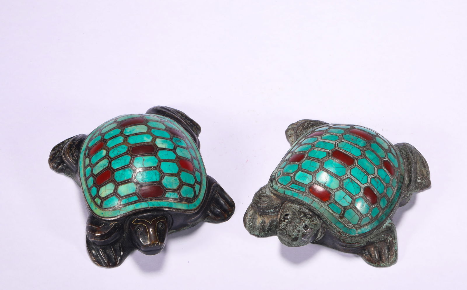 A TURQUOISE TURTLE INLAID WITH COPPER FROM THE HAN DYNASTY: H:3.5cmW:9cmWeight:400g