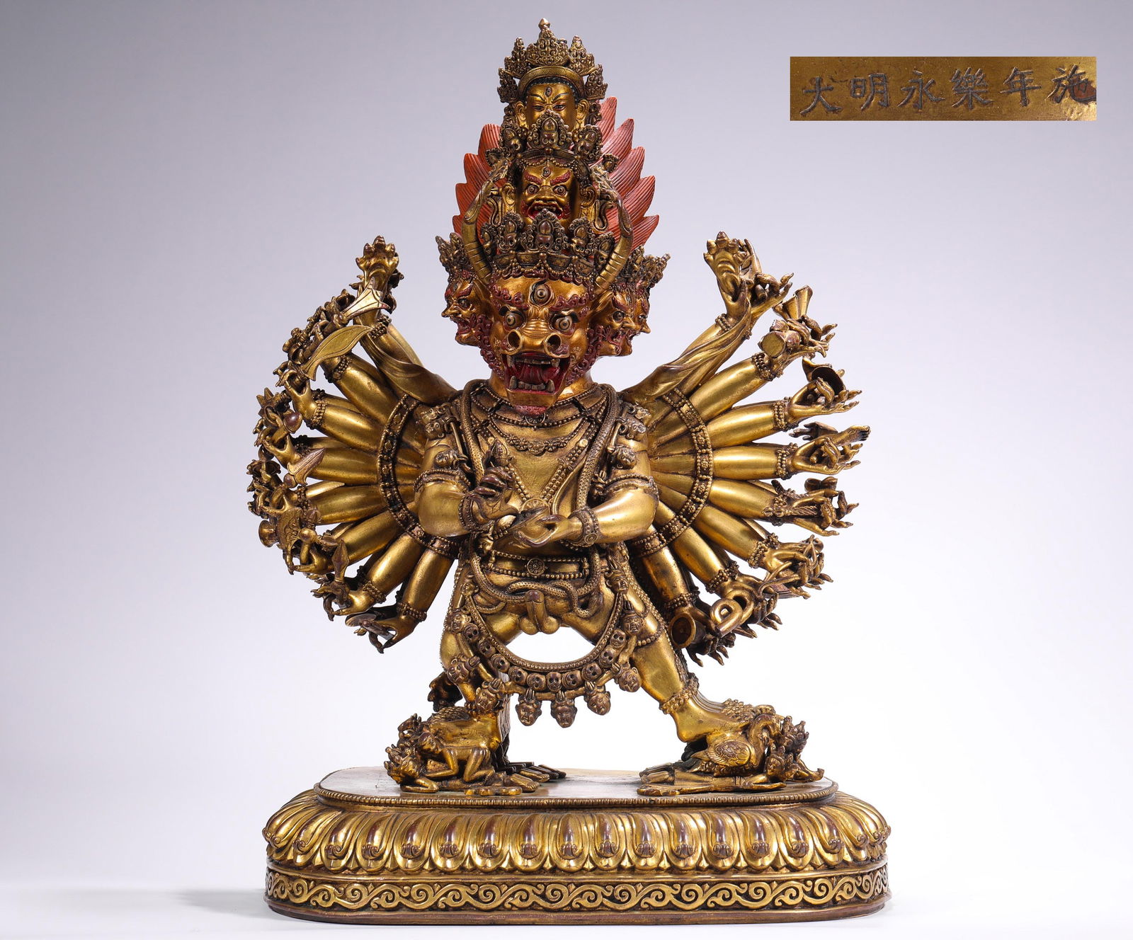 A GILDED BRONZE VAJRA STATUE FROM YONGLE IN THE MING DYNASTY: H:32cmW:21cmWeight:6520g This is a bronze gilded statue of Jin Dawei and Vajra, produced by the Palace Construction Office during the Yongle period of the Ming Dynasty. It is one of the most important