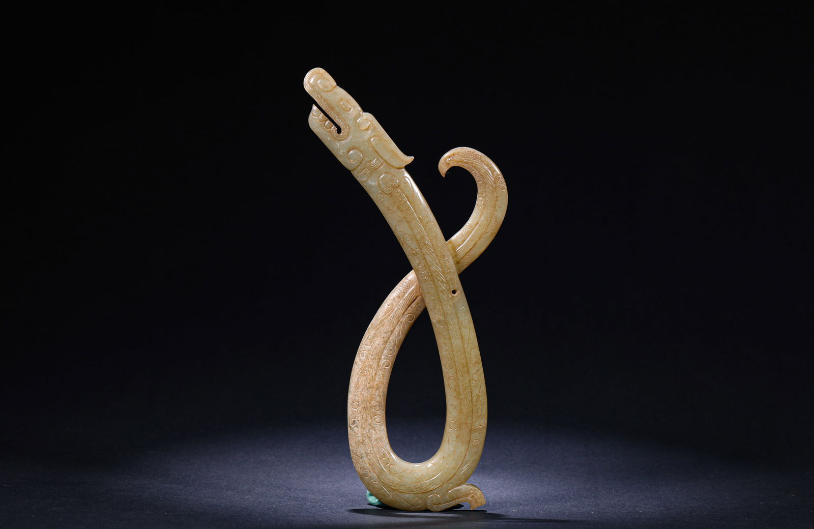 HAN DYNASTY, HETIAN JADE DRAGON PENDANT: H:18.5cmW:7.5cmWeight:140g