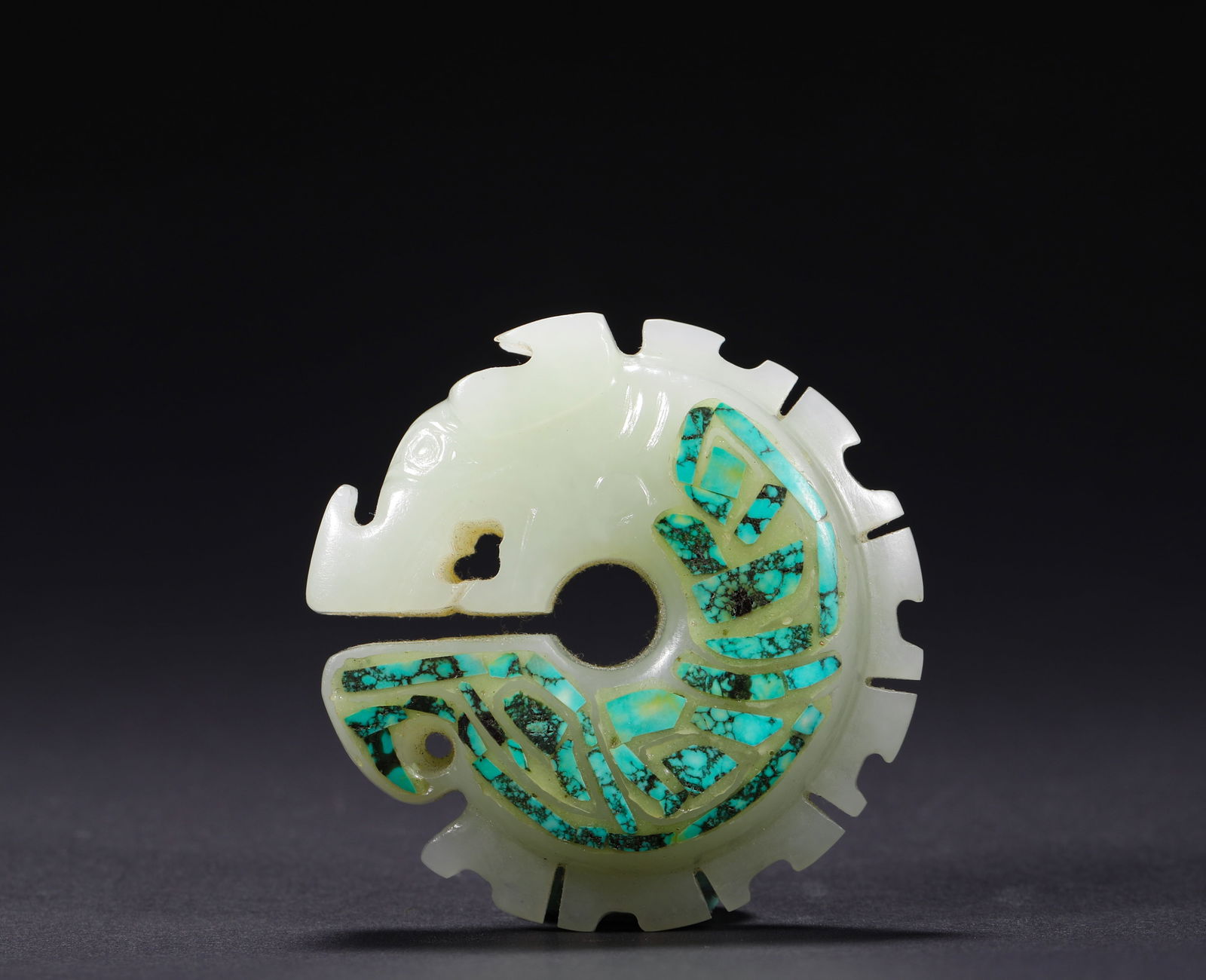 IN THE SHANG DYNASTY, HETIAN JADE WAS INLAID WITH TURQUOISE DRAGONS: H:5.2cmW:5cmWeight:70g