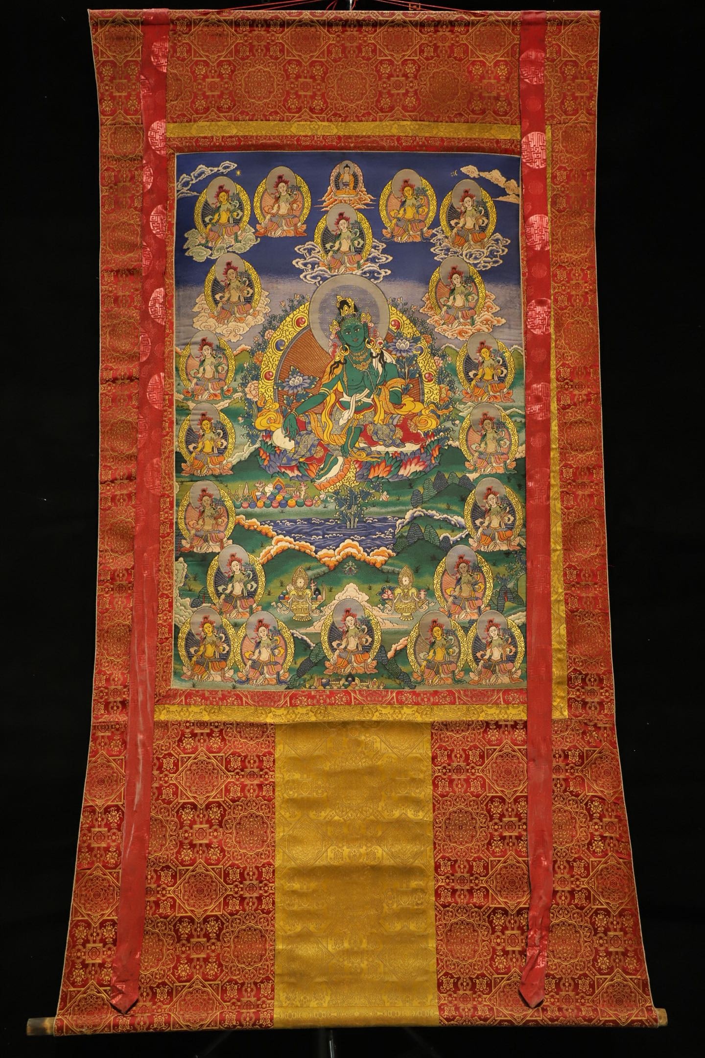 GREEN TARA BROCADE OLD THANGKA OF THE QING DYNASTY: H:200cmL:115cm