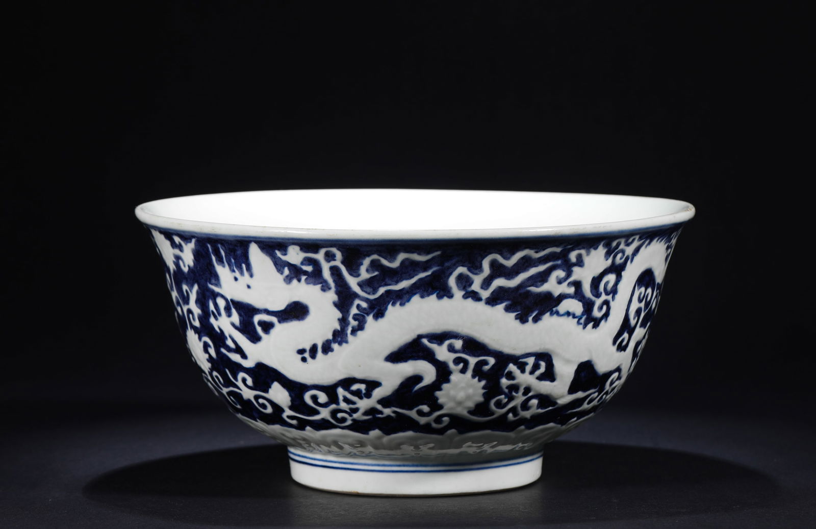 YONGLE BLUE AND WHITE PORCELAIN BOWL WITH WHITE DRAGON PATTERN FROM THE MING DYNASTY (1 of 8)