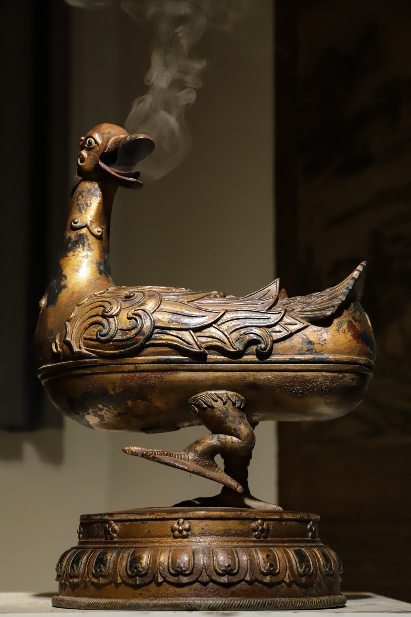 BRONZE GILDED DUCK INCENSE BURNER OF THE QING DYNASTY: Weight:8400g.H:45cmL:30cmW:25cm