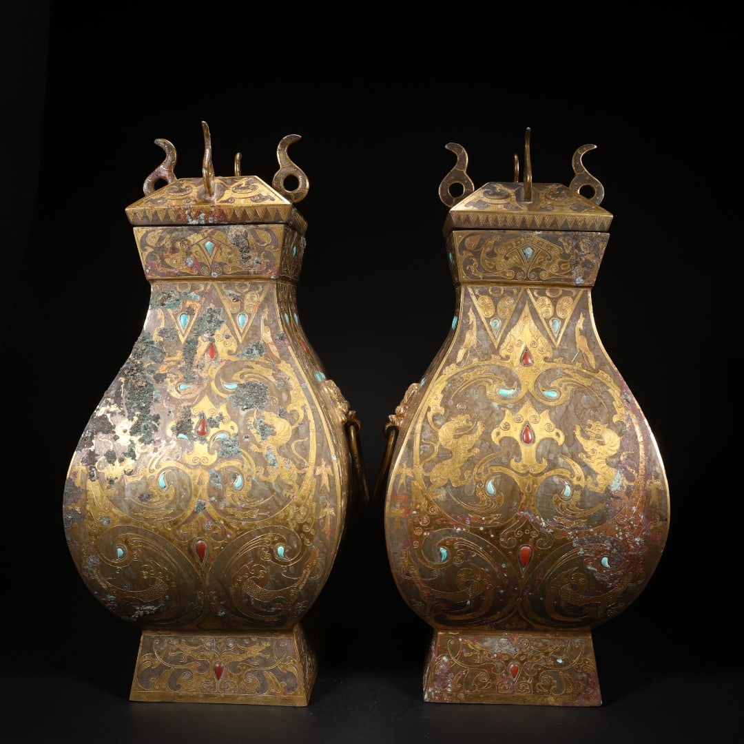 A PAIR OF HAN DYNASTY COPPER GILT-INLAID TURQUOISE ANIMAL FACE LIVING RING LID VASES: L:17cm W:15.7cm H:35cm ???6295