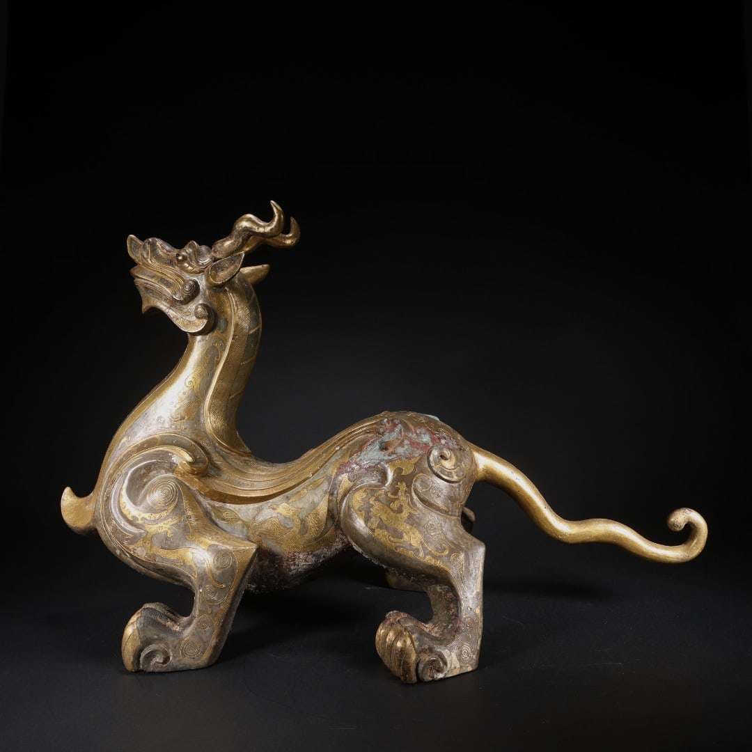 A LARGE AUSPICIOUS BEAST WITH GILDED BRONZE INLAID WITH TURQUOISE: L:44cm W:18.5cm H:28.5cm Weight:4526g