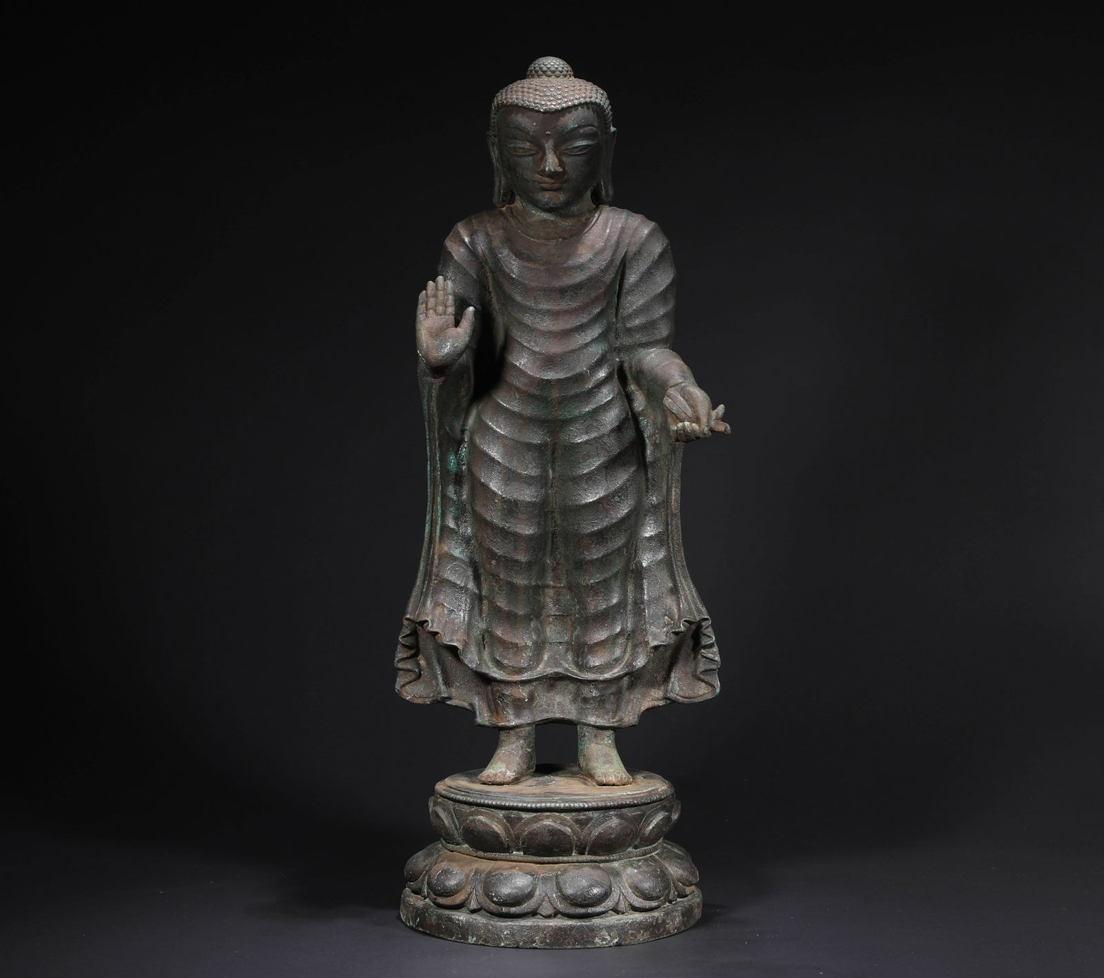 NORTHERN QI, ALLOY COPPER STANDING STATUE OF SAKYAMUNI: H:46cmW:17cmWeight:6100g This is a bronze statue of Shakyamuni Buddha in the style of Northern Qi to Tang Dynasty, which is an important physical object of early Buddhist statues in China.