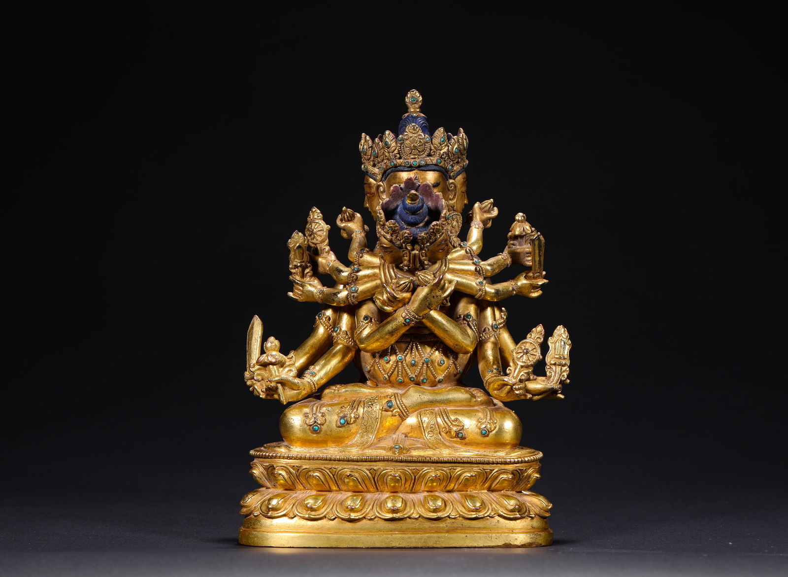 QING DYNASTY, GILDED COPPER WITH DENSE VAJRA BUDDHA STATUES: H:17cmW:12cmWeight:1210g This is a copper-gold-plated dense Vajra Bodhisattva double-figure statue from the Qing Dynasty.