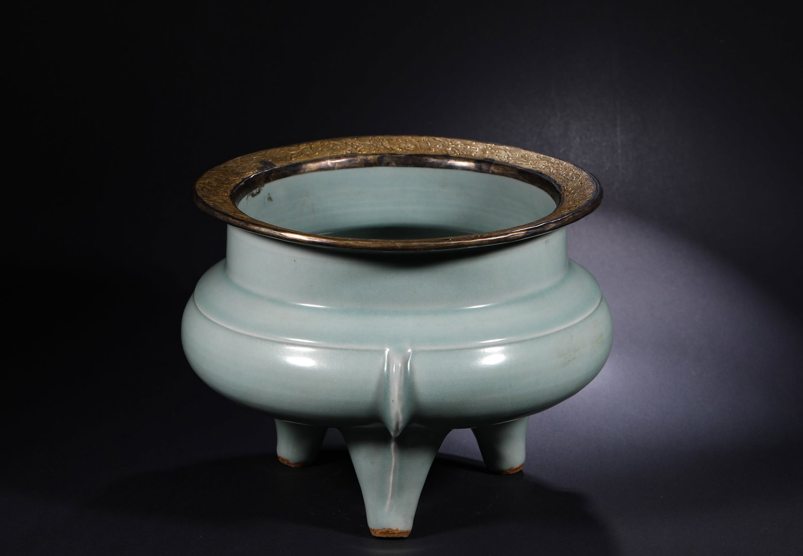 SONG DYNASTY, LONGQUAN KILN POWDER BLUE GLAZE ? TYPE FURNACE (1 of 9)