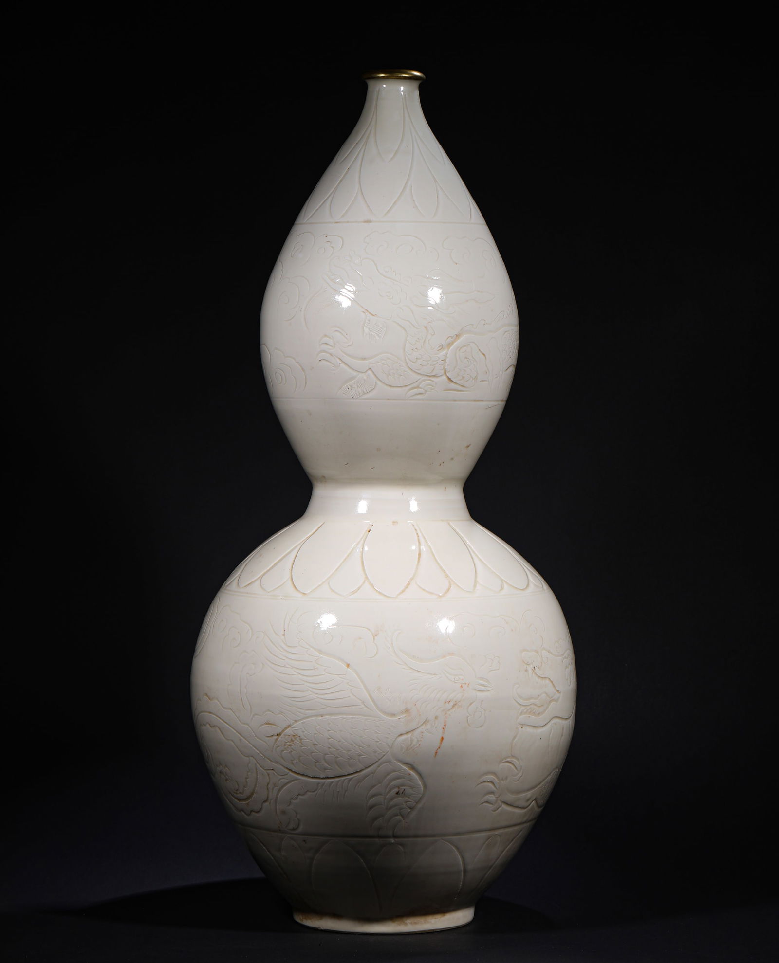 SONG DYNASTY, DING KILN ENGRAVED GOURD VASE: H:74cmD:30cm