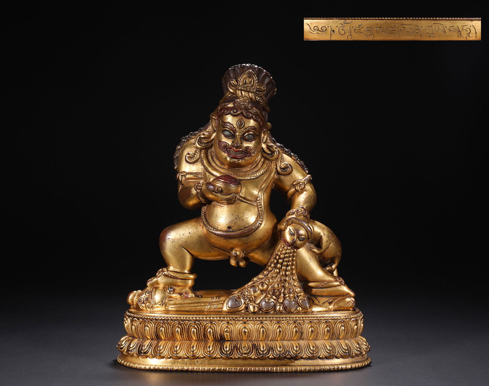 A GILDED BRONZE STATUE OF THE GOD OF WEALTH IN THE MING DYNASTY (1 of 8)