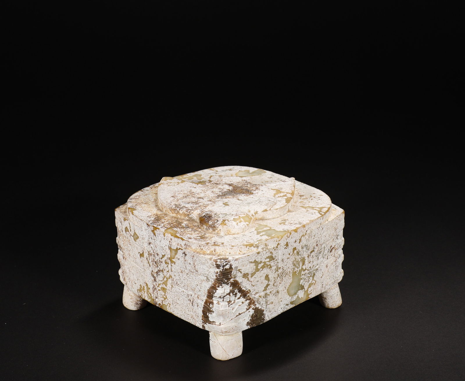 JADE RITUAL VESSELS OF THE LIANGZHU CULTURE: H:6.7cm,W:10.2cm,Weight:1110g
