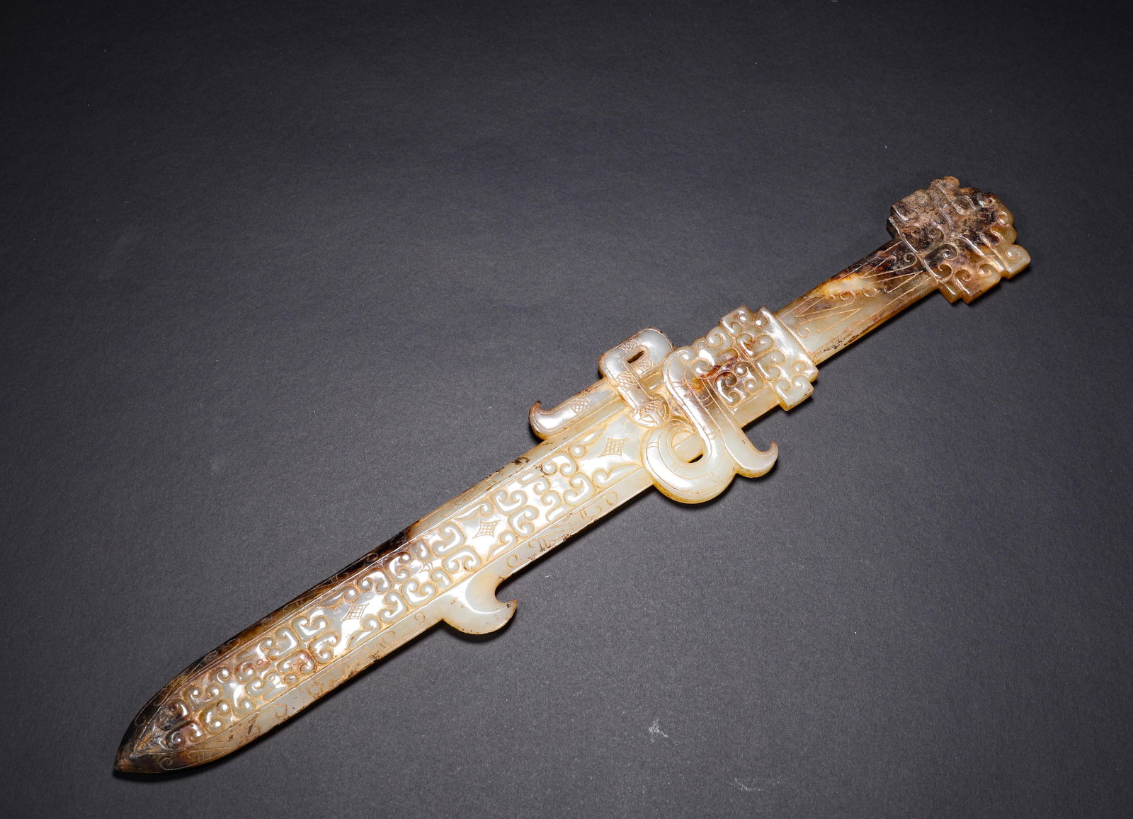 SPRING AND AUTUMN GRAIN PATTERN JADE DAGGER - 4