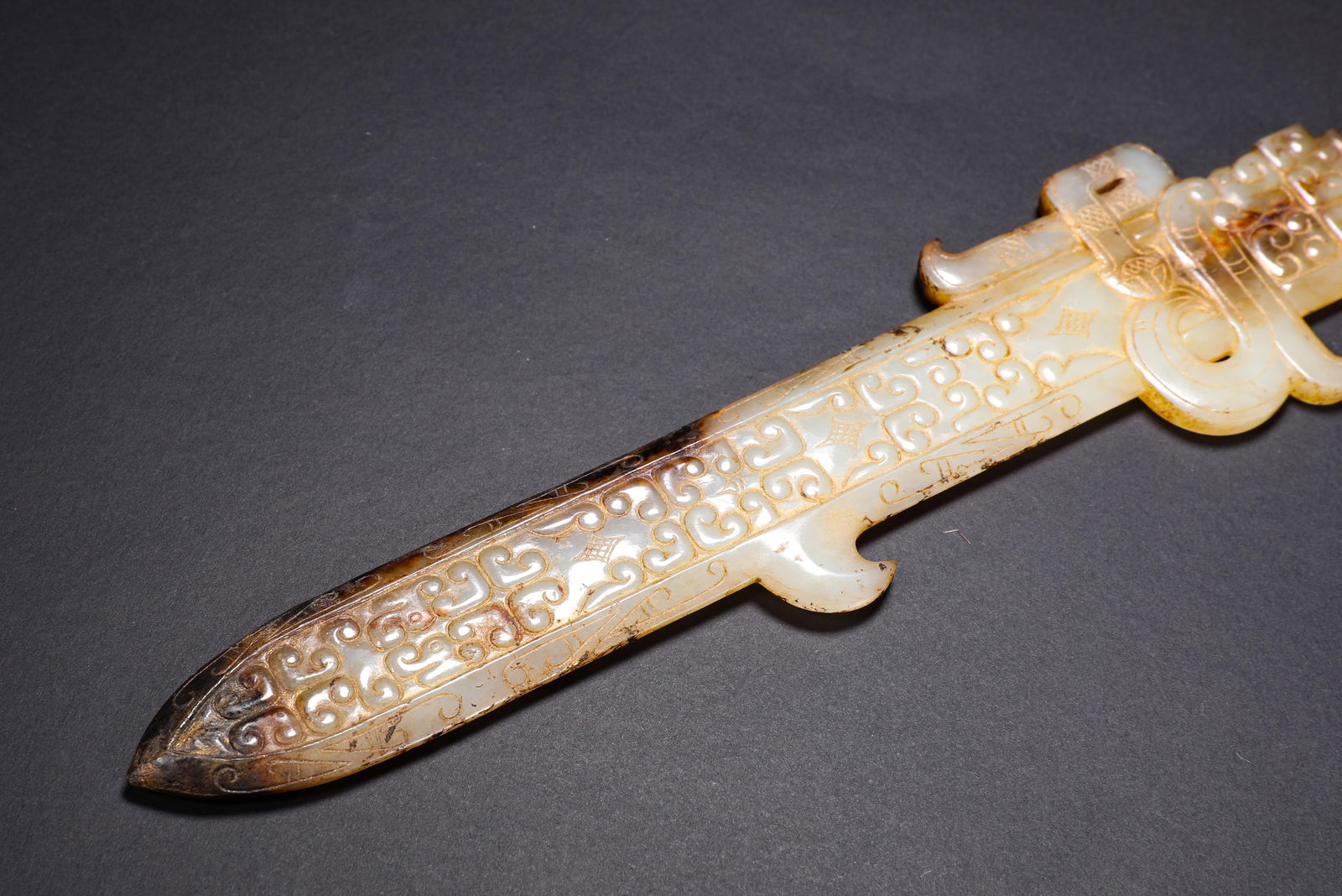 SPRING AND AUTUMN GRAIN PATTERN JADE DAGGER - 5