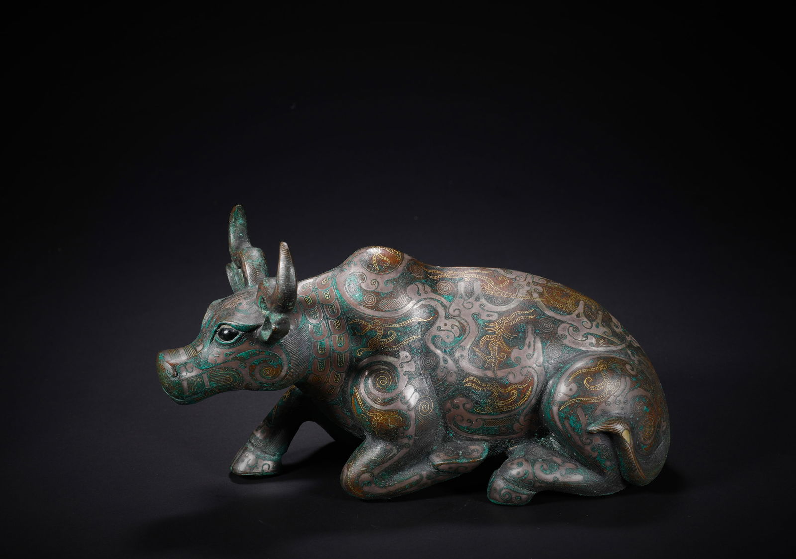 AN INLAID OX WITH GOLD AND SILVER FROM THE WARRING STATES PERIOD (1 of 10)
