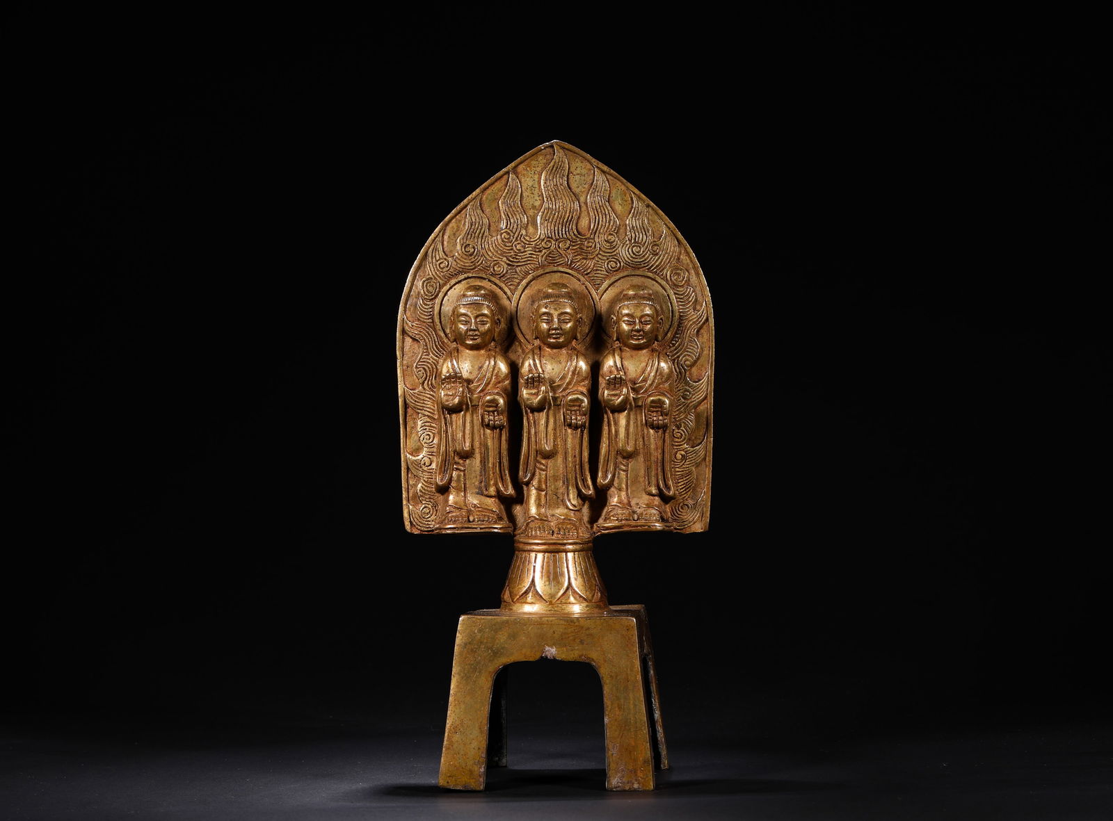 COPPER BENCH BUDDHA OF THE NORTHERN WEI DYNASTY: H:24cmW:44.5cmWeight:1550g