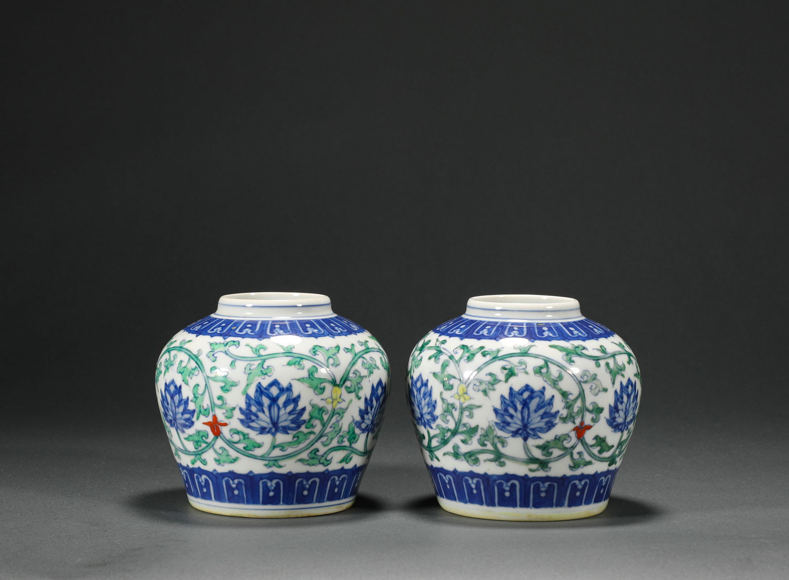 IN THE MING DYNASTY, DOU CAI TIAN ZI JAR: H:8cmD:8.5cm