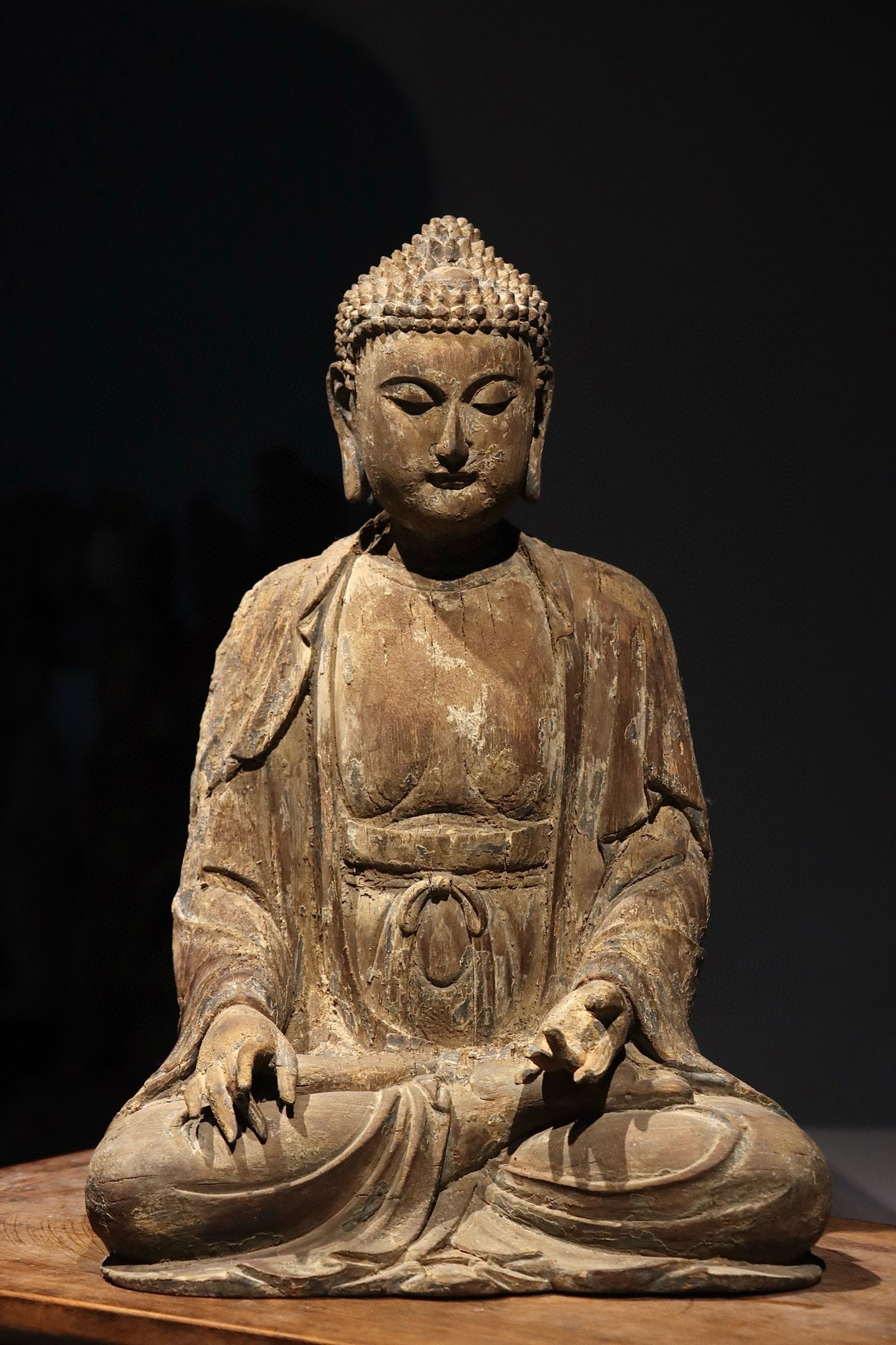 SEATED WOODEN STATUE OF SAKYAMUNI BUDDHA IN THE MING DYNASTY (1 of 9)