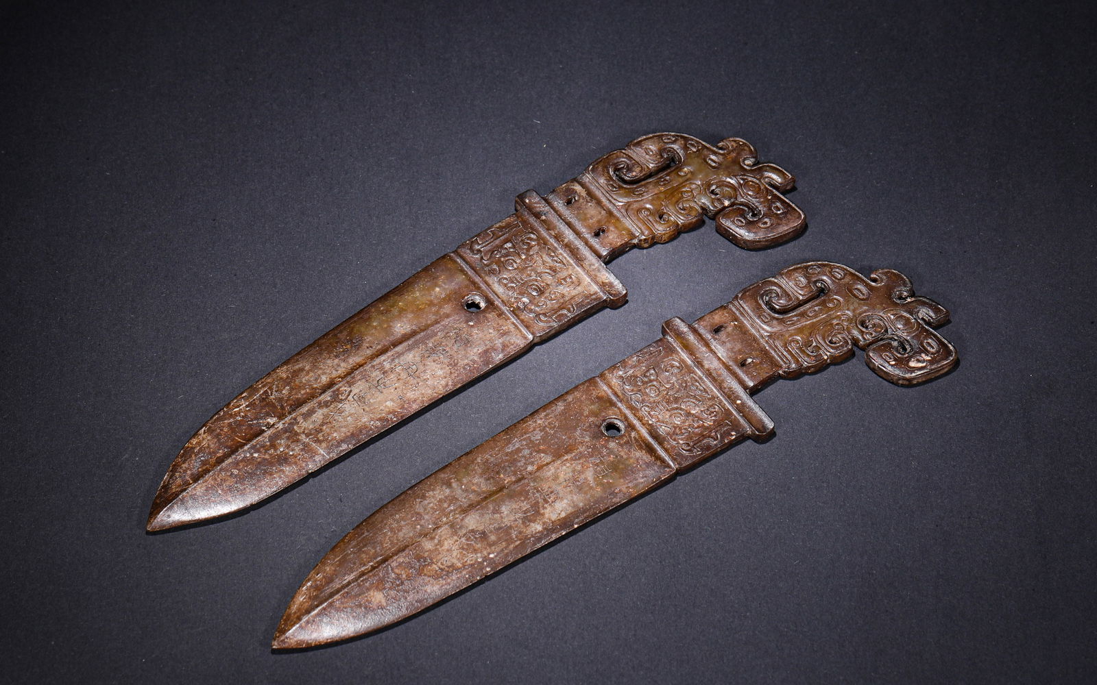 HAN DYNASTY, HETIAN JADE ENGRAVED RITUAL KNIFE (1 of 7)