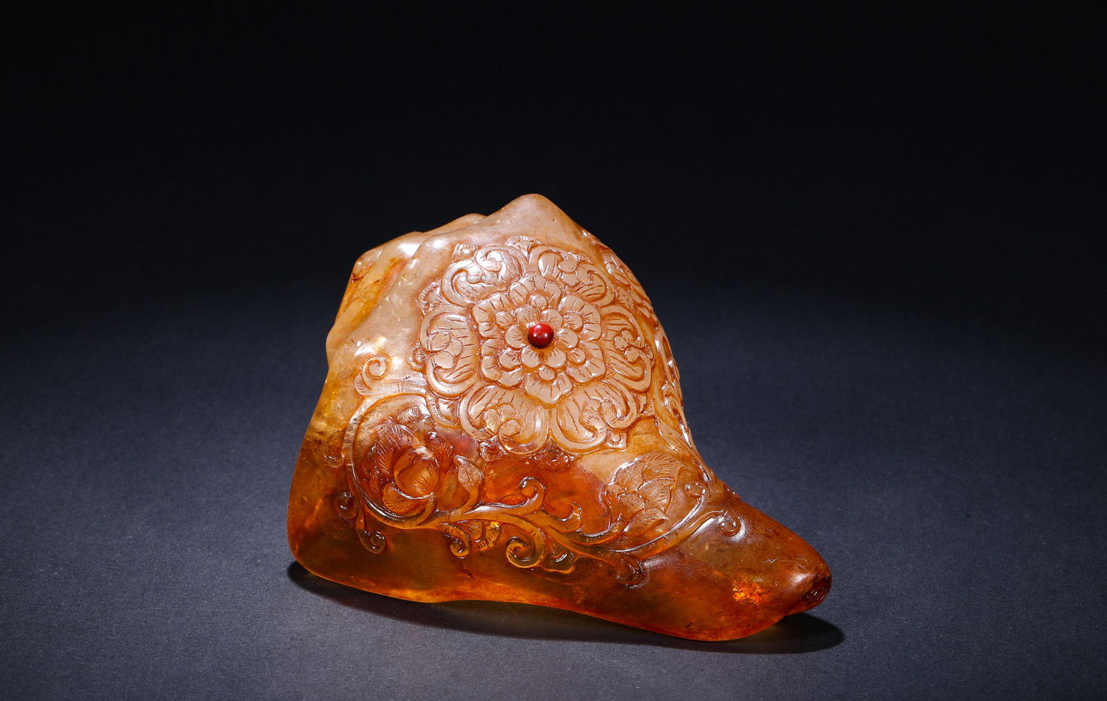 IN THE TANG DYNASTY, IT IS A CRYSTAL-SHAPED FLOWER RITUAL VESSEL: H:7cmW:12.5cmWeight:530g