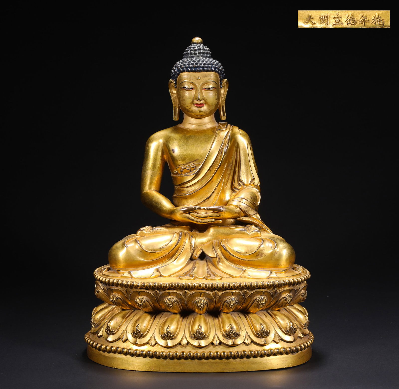 A GILDED BRONZE BUDDHA STATUE FROM XUANDE, MING DYNASTY: H:30cmW:19.5cmWeight:6360g
