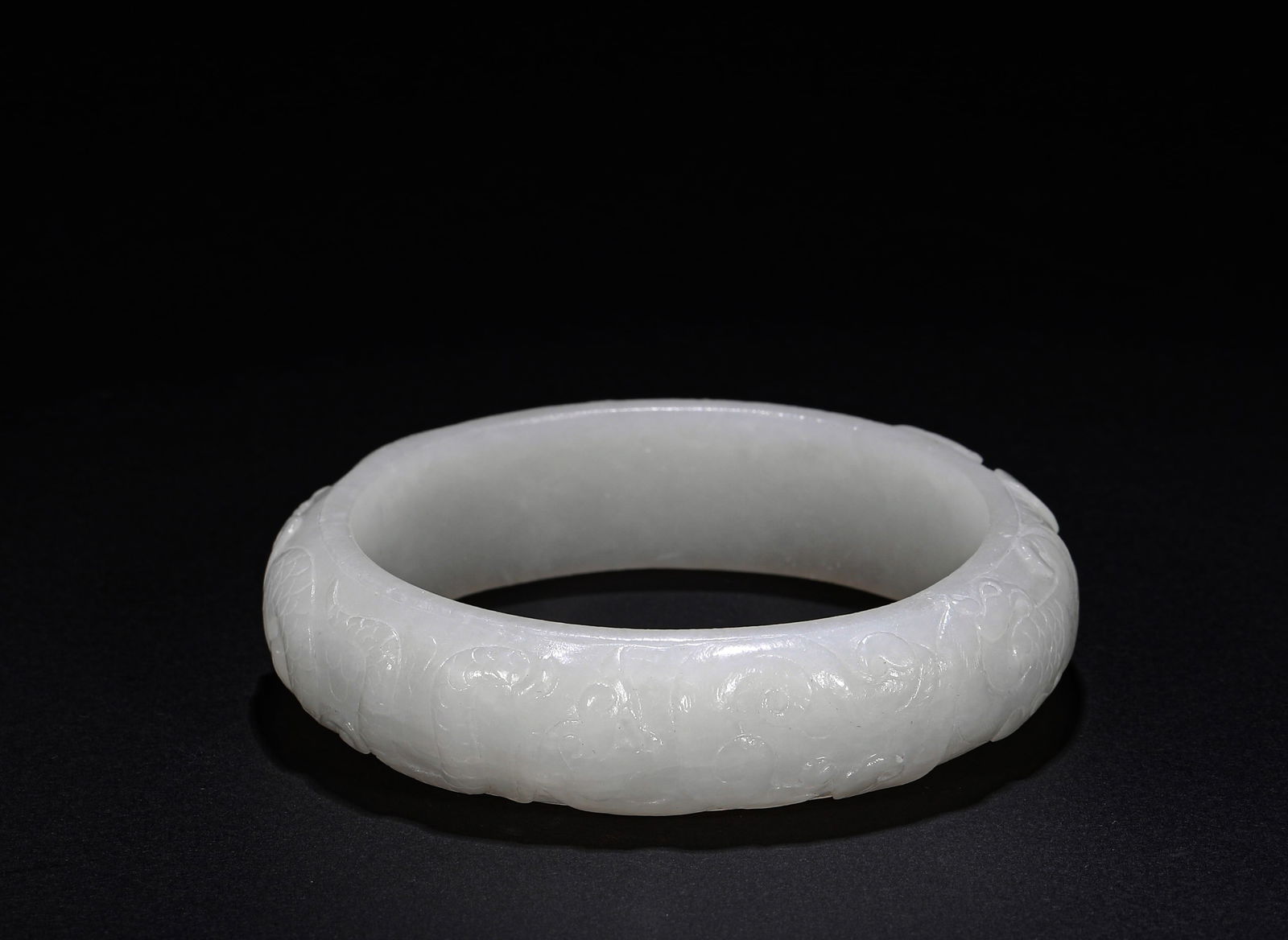 TANG DYNASTY HETIAN JADE BRACELET (1 of 6)