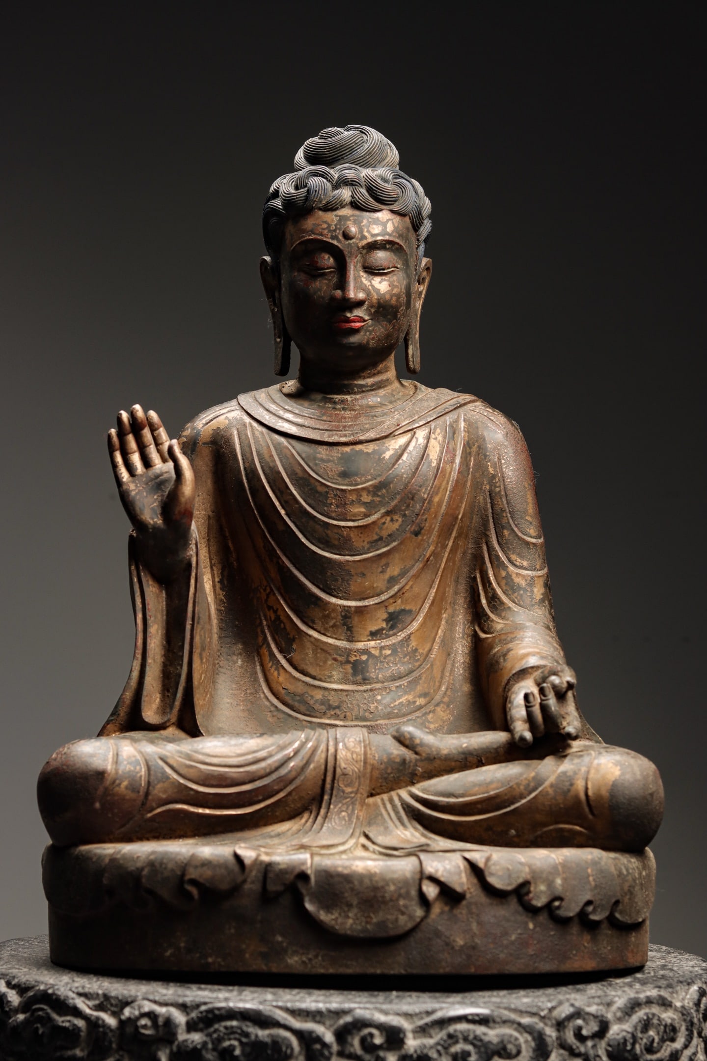 GILDED BRONZE STATUE OF SAKYAMUNI BUDDHA FROM THE MING DYNASTY (1 of 10)