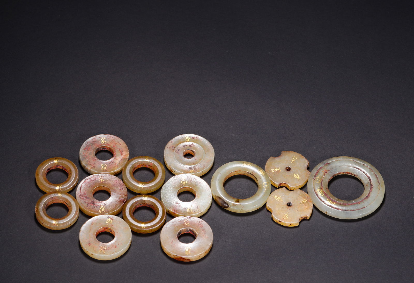 TANG DYNASTY HETIAN JADE INLAID GOLD INSCRIPTION BUDDHA OFFERING JADE PENDANT: D:4.3cmWeight:95g