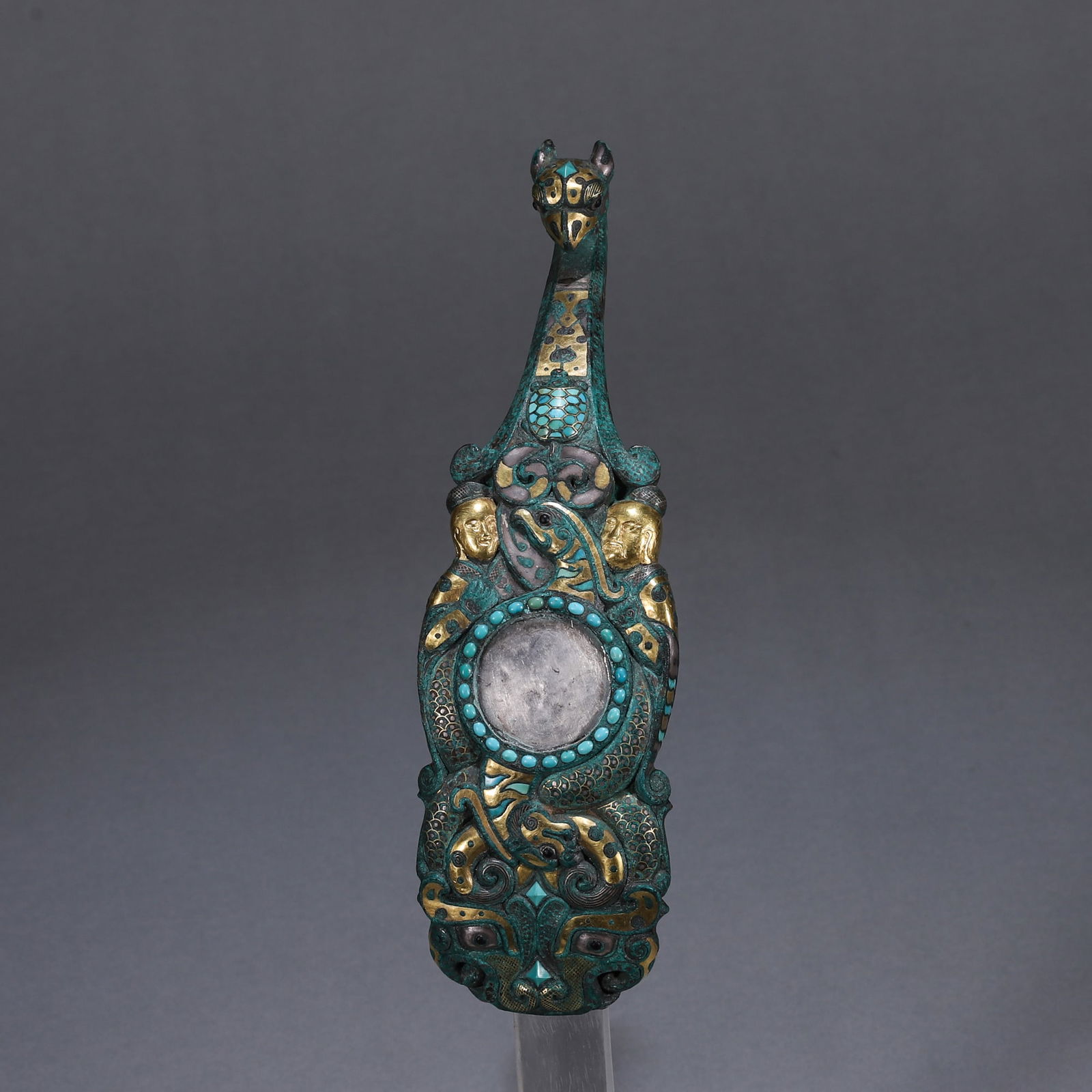 AN IMPORTANT ARCHAIC BRONZE BELT HOOK WITH GOLD AND SILVER INLAY AND TURQUOISE INLAY, LATE WARRING: L:18cm (7.09 in) W:5.5cm (2.17 in) WT:333gA fine archaic bronze belt hook, Late Warring States to Early Western Han dynasty, with gold and silver inlay, turquoise inlay, beast-head and human motifs, o