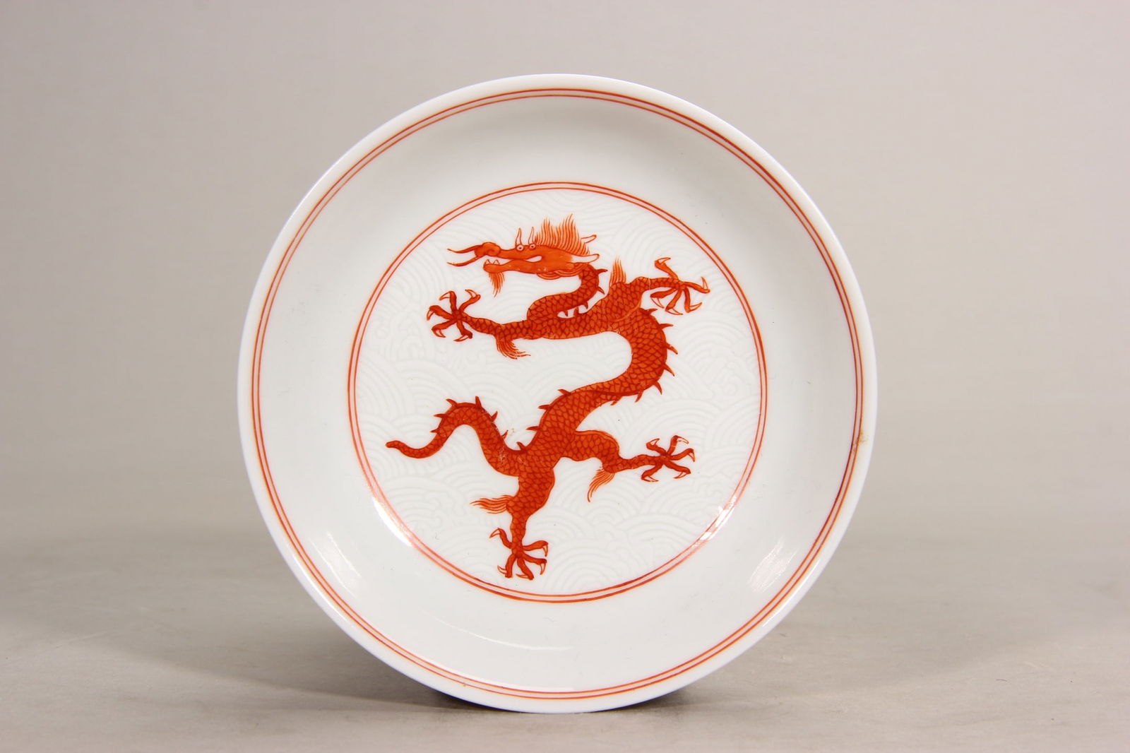 MING JIAJING PERIOD, IRON-RED ENAMEL DRAGON DISH, MARKED "DA MING JIAQING NIAN ZHI" (1 of 9)