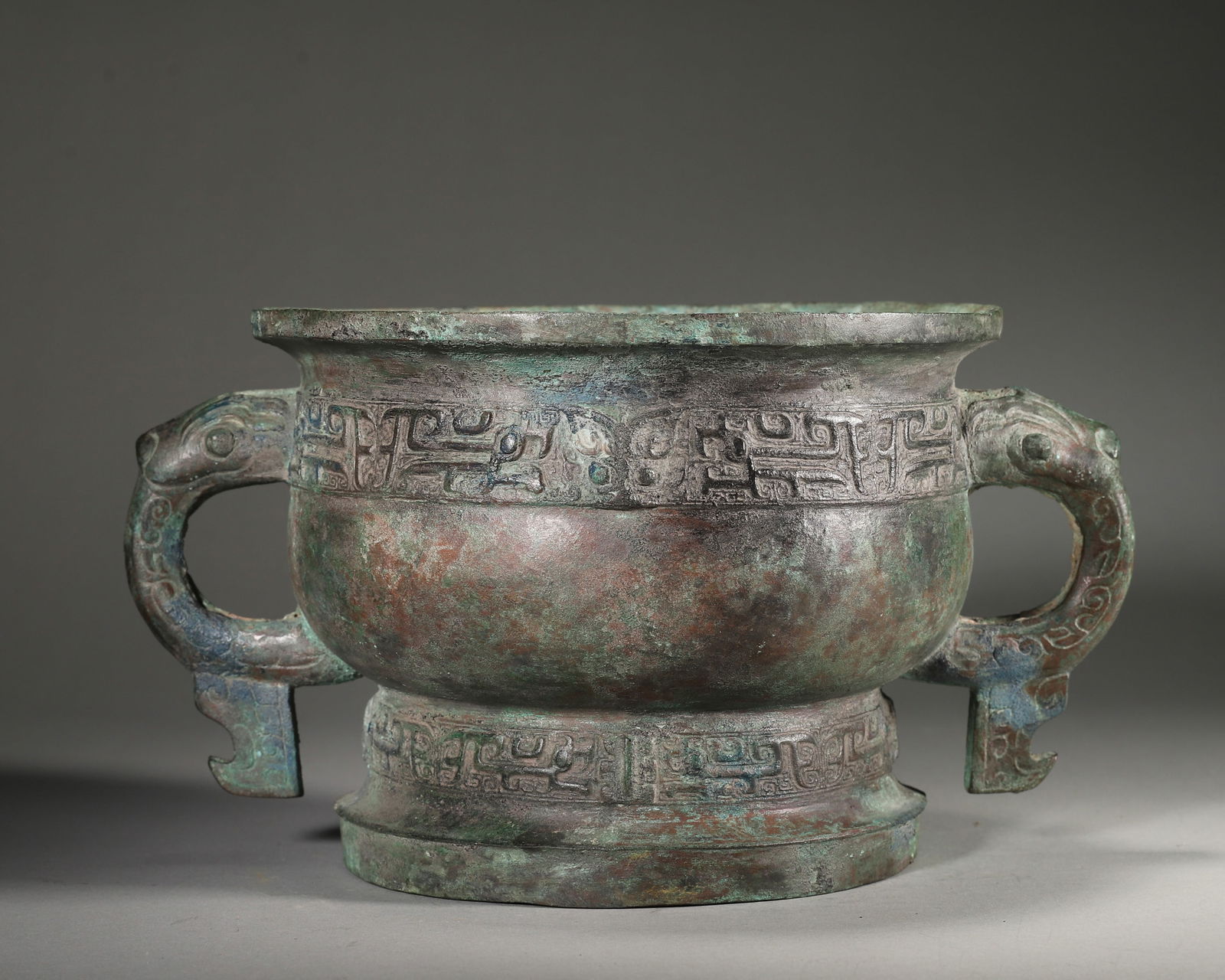 AN IMPORTANT ARCHAIC BRONZE FOOD VESSEL (GUI) WITH TAOTIE PATTERNS, EARLY WESTERN ZHOU DYNASTY (1 of 7)